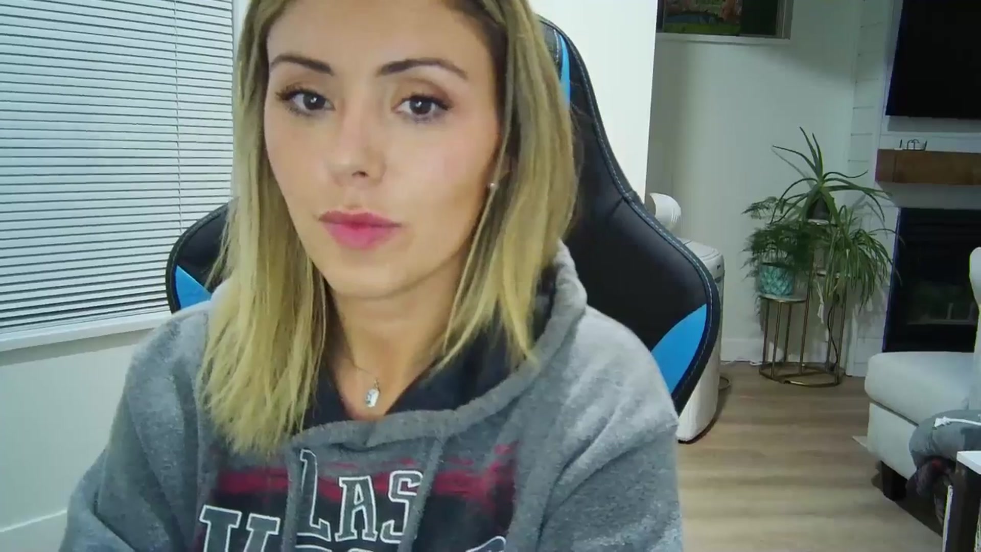 Gallery image thumbnail from Winxzyyy's myfreecams stream on, 08/23/2024, 05:16 image 19 of 20
