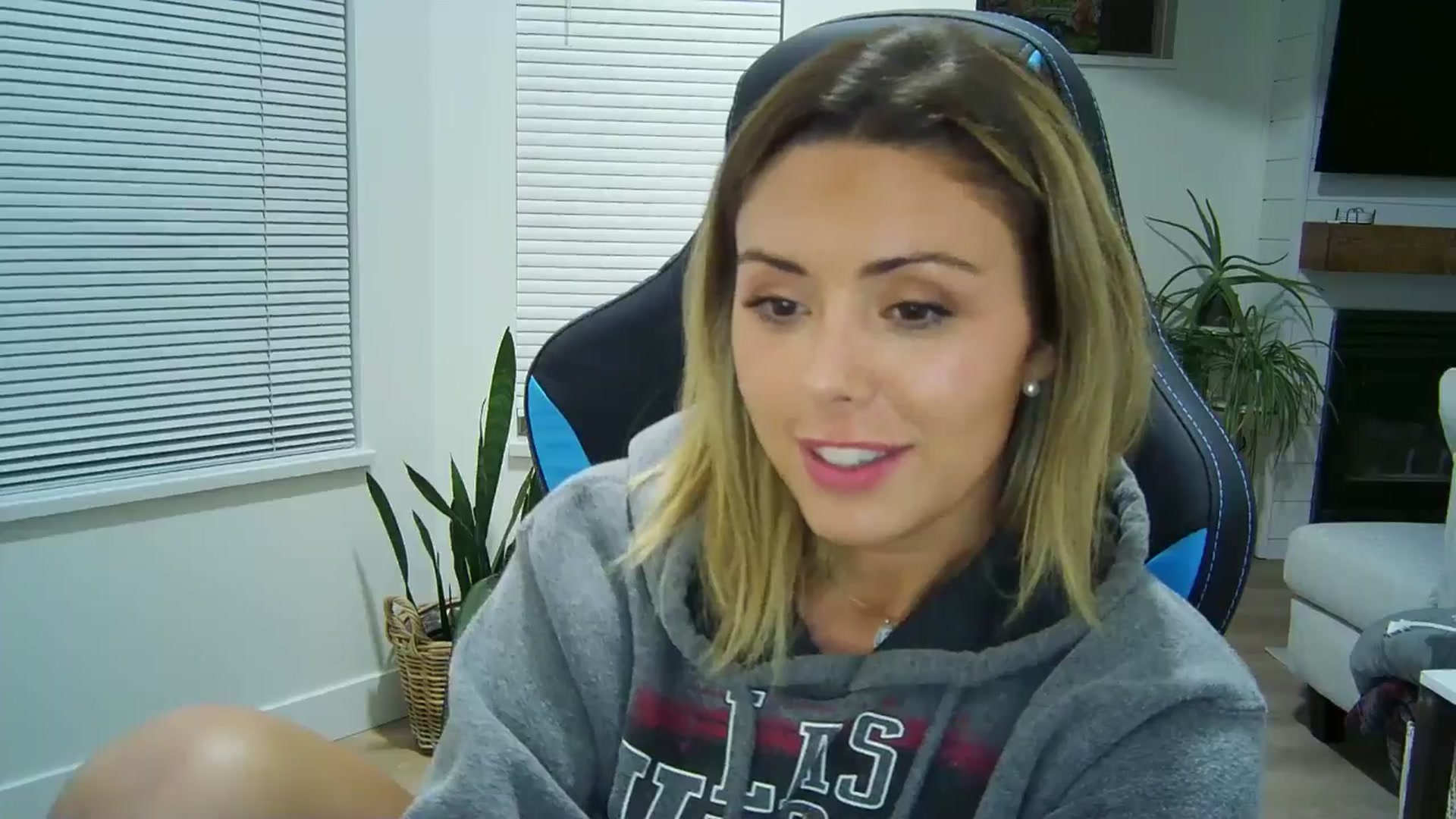 Gallery image thumbnail from Winxzyyy's myfreecams stream on, 08/23/2024, 05:16 image 14 of 20
