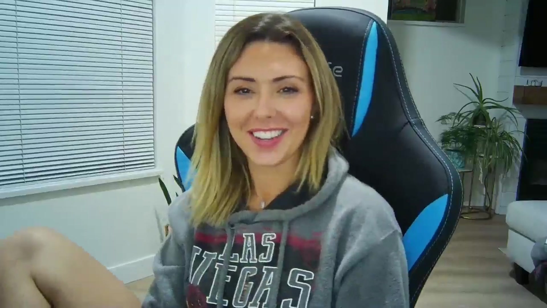 Gallery image thumbnail from Winxzyyy's myfreecams stream on, 08/23/2024, 05:16 image 6 of 20