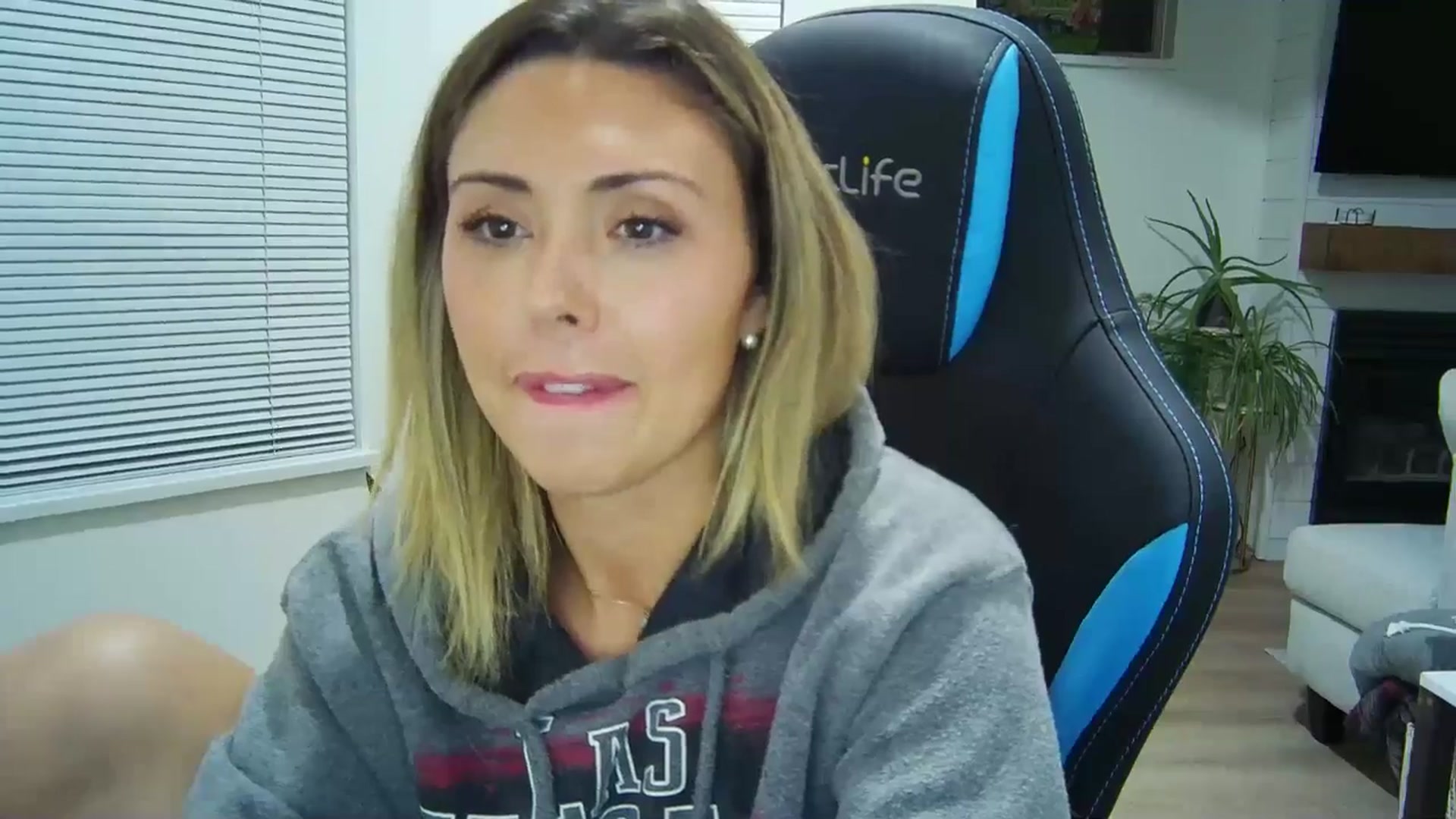Gallery image thumbnail from Winxzyyy's myfreecams stream on, 08/23/2024, 05:16 image 13 of 20
