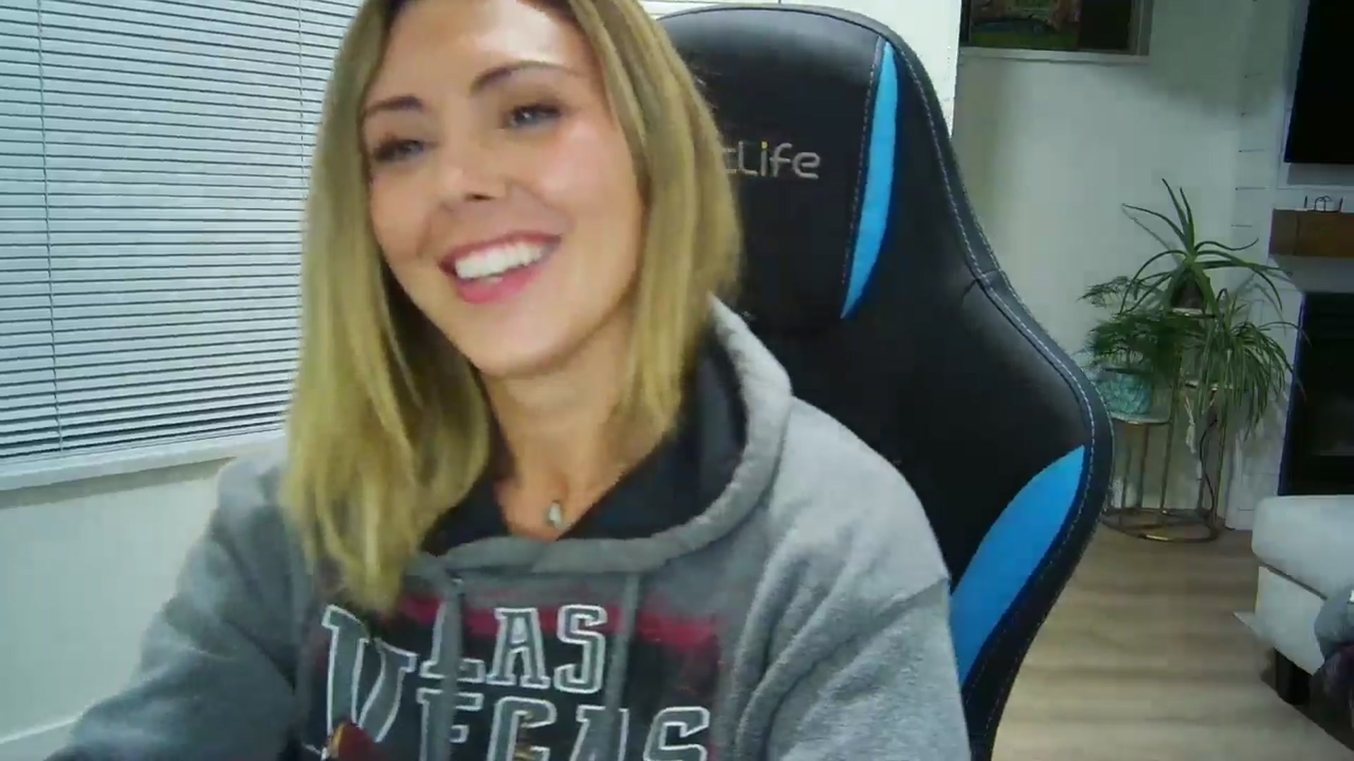 Gallery image thumbnail from Winxzyyy's myfreecams stream on, 08/23/2024, 05:16 image 4 of 20