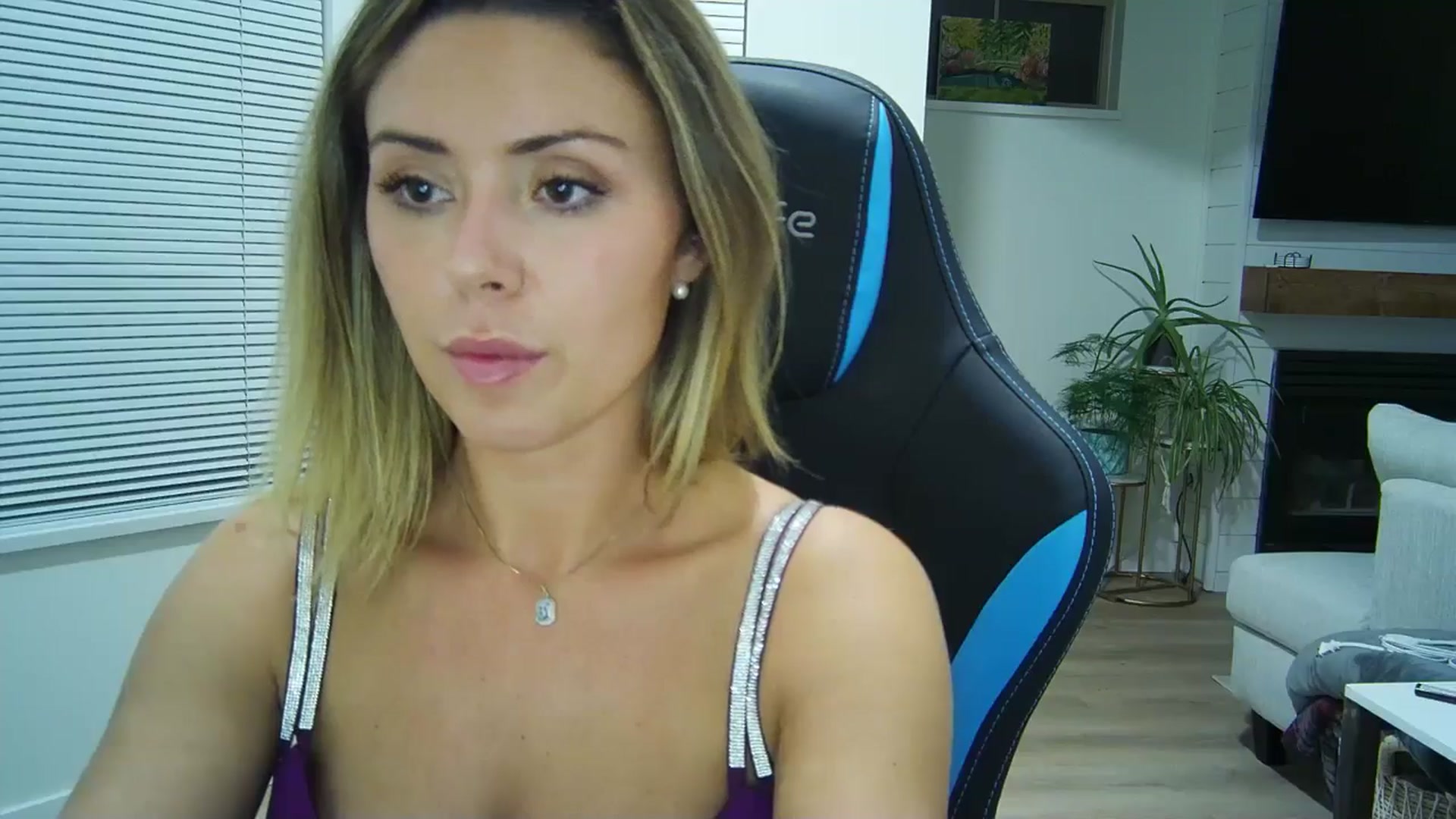 Gallery image thumbnail from Winxzyyy's myfreecams stream on, 08/23/2024, 07:03 image 6 of 20