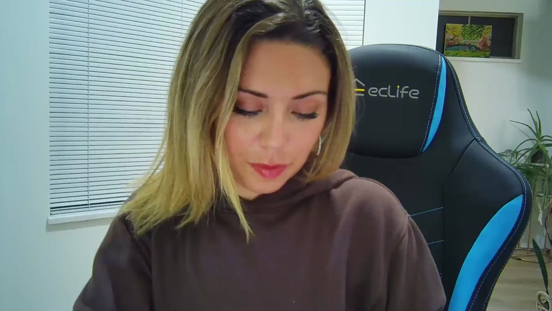 Gallery image thumbnail from Winxzyyy's myfreecams stream on, 08/29/2024, 05:21 image 15 of 20