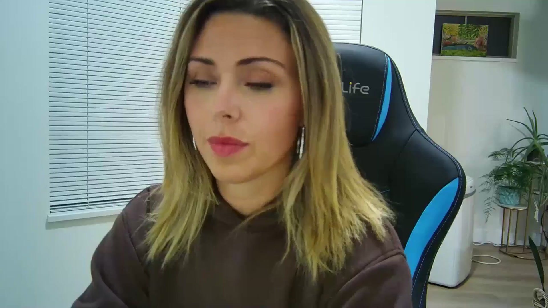 Gallery image thumbnail from Winxzyyy's myfreecams stream on, 08/29/2024, 05:21 image 13 of 20
