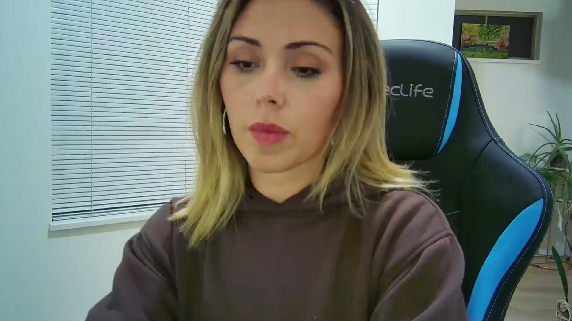 Gallery image thumbnail from Winxzyyy's myfreecams stream on, 08/29/2024, 05:21 image 14 of 20