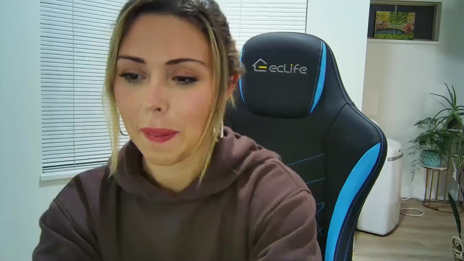 Gallery image thumbnail from Winxzyyy's myfreecams stream on, 08/29/2024, 05:21 image 5 of 20
