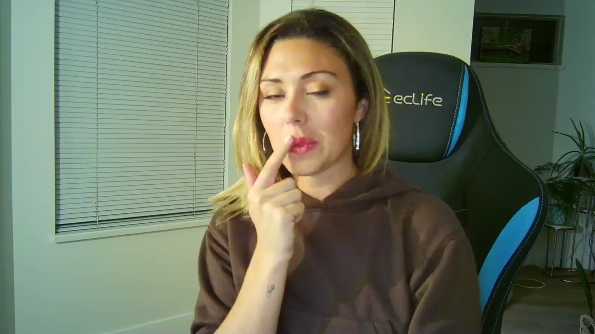 Gallery image thumbnail from Winxzyyy's myfreecams stream on, 08/29/2024, 05:21 image 18 of 20