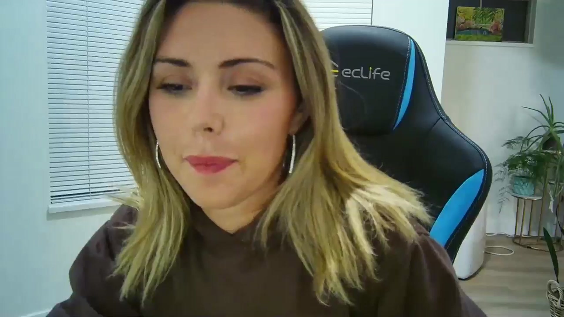Gallery image thumbnail from Winxzyyy's myfreecams stream on, 08/29/2024, 05:21 image 11 of 20