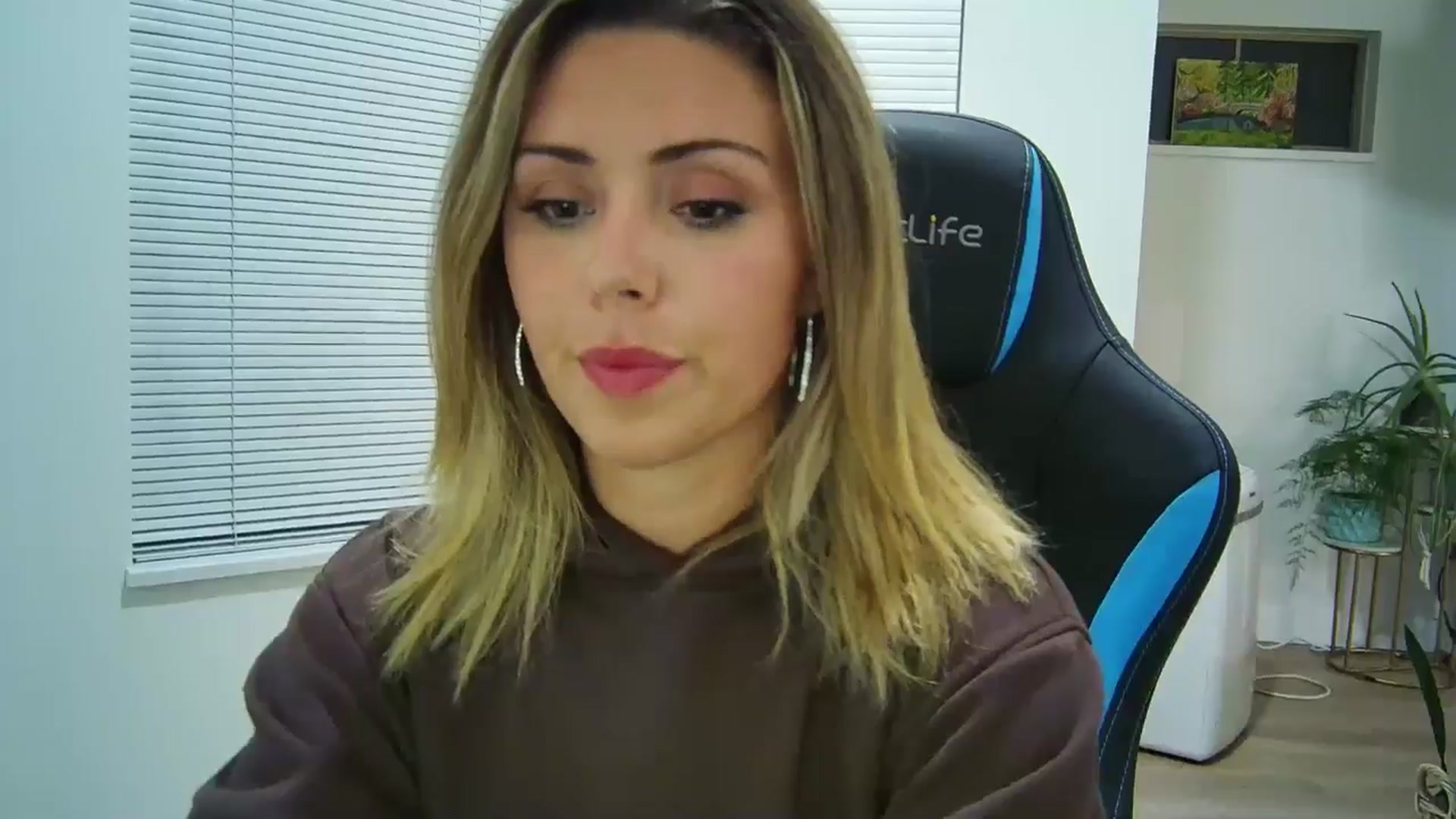 Gallery image thumbnail from Winxzyyy's myfreecams stream on, 08/29/2024, 05:21 image 12 of 20