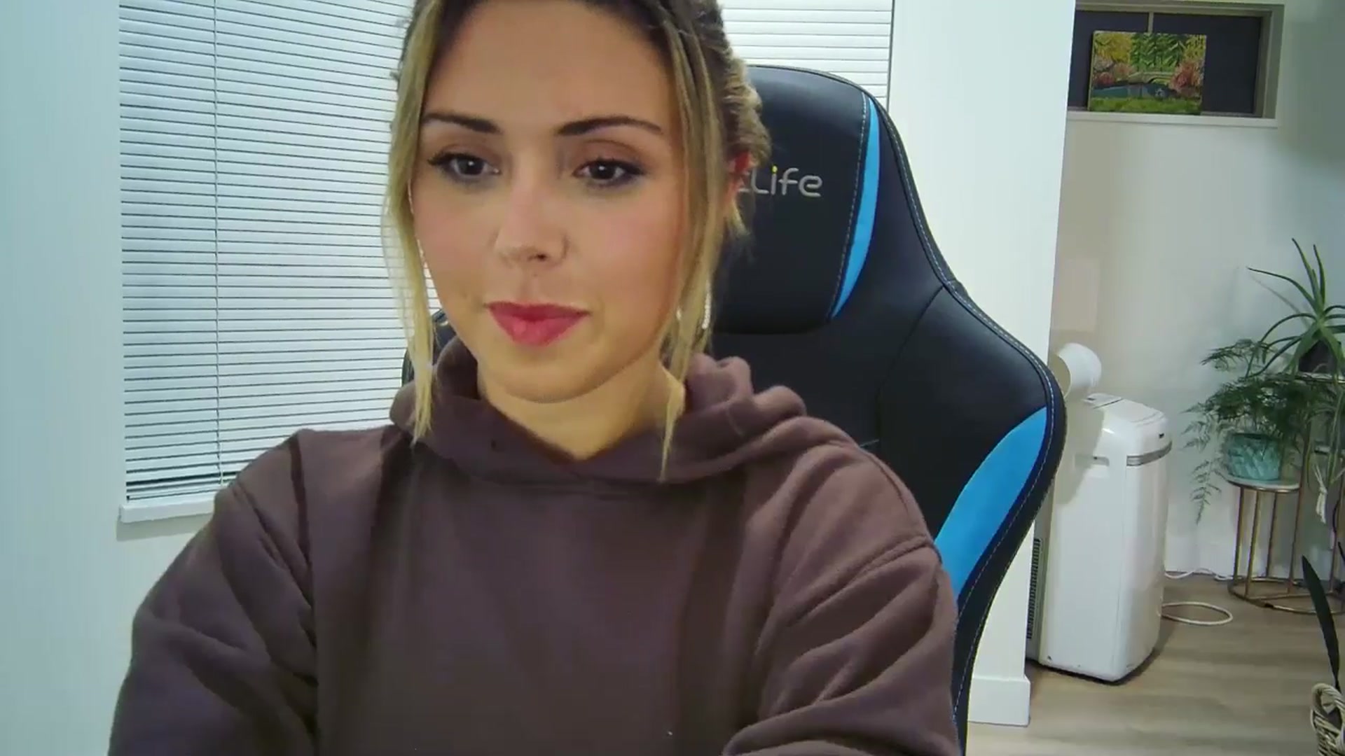 Gallery image thumbnail from Winxzyyy's myfreecams stream on, 08/29/2024, 05:21 image 7 of 20