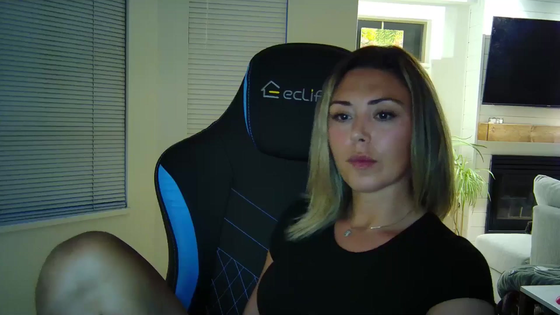 Gallery image thumbnail from Winxzyyy's myfreecams stream on, 09/01/2024, 03:35 image 13 of 20