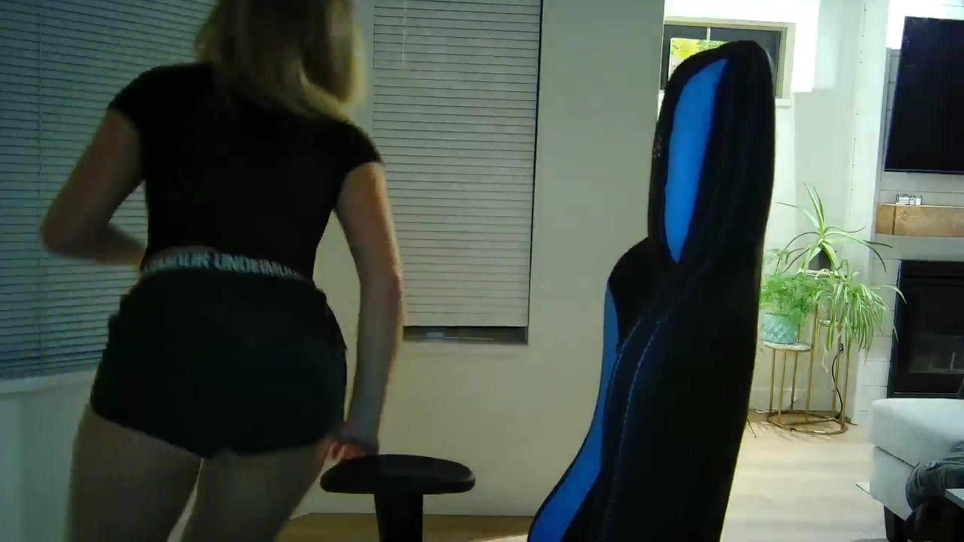 Gallery image thumbnail from Winxzyyy's myfreecams stream on, 09/01/2024, 03:35 image 18 of 20