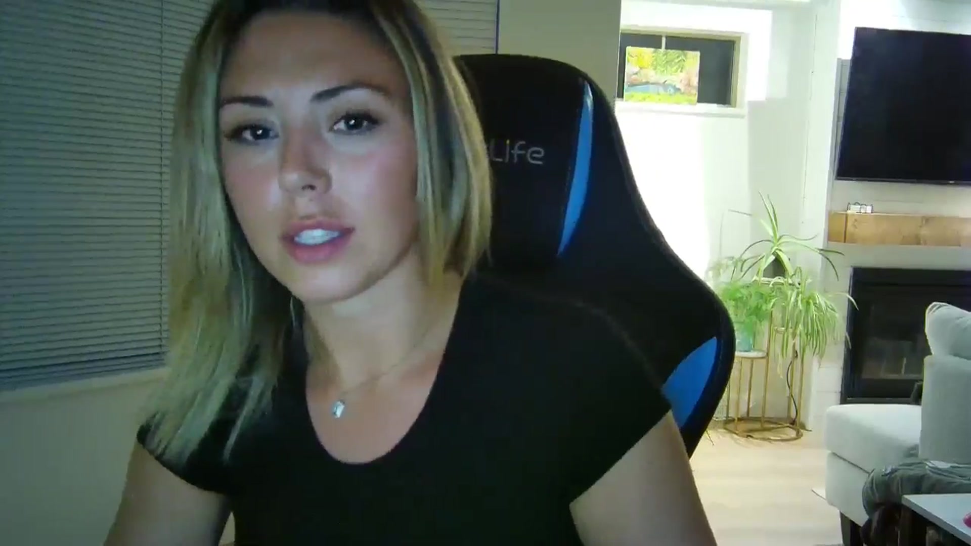 Gallery image thumbnail from Winxzyyy's myfreecams stream on, 09/01/2024, 03:35 image 15 of 20