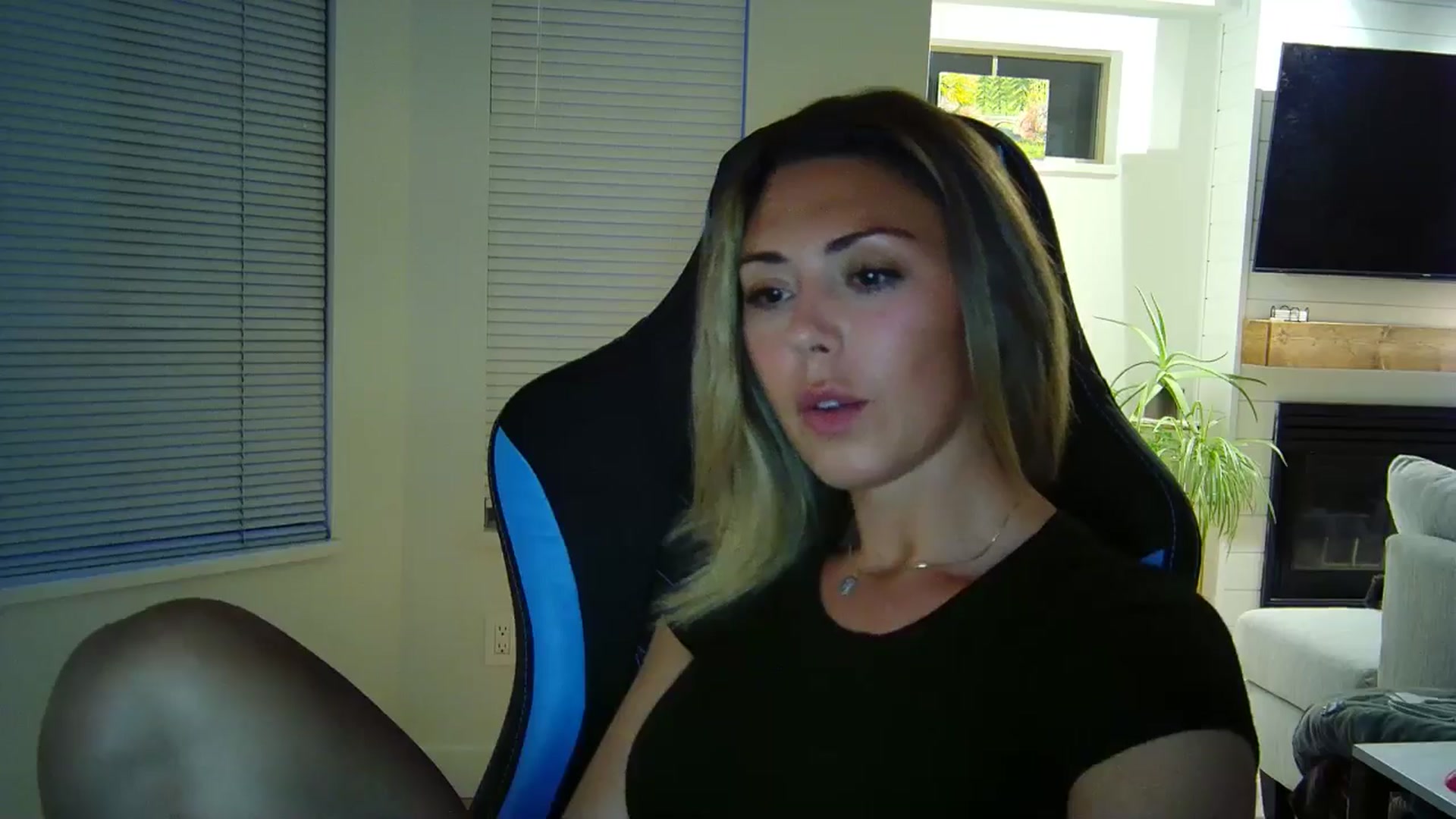 Gallery image thumbnail from Winxzyyy's myfreecams stream on, 09/01/2024, 03:35 image 12 of 20