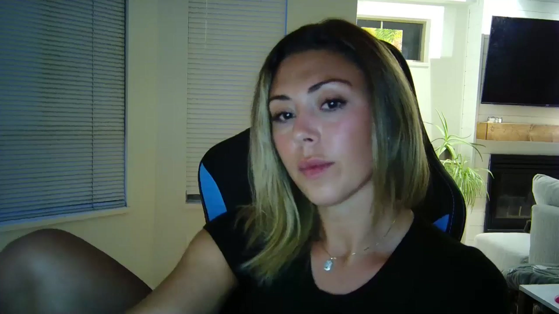 Gallery image thumbnail from Winxzyyy's myfreecams stream on, 09/01/2024, 03:35 image 11 of 20
