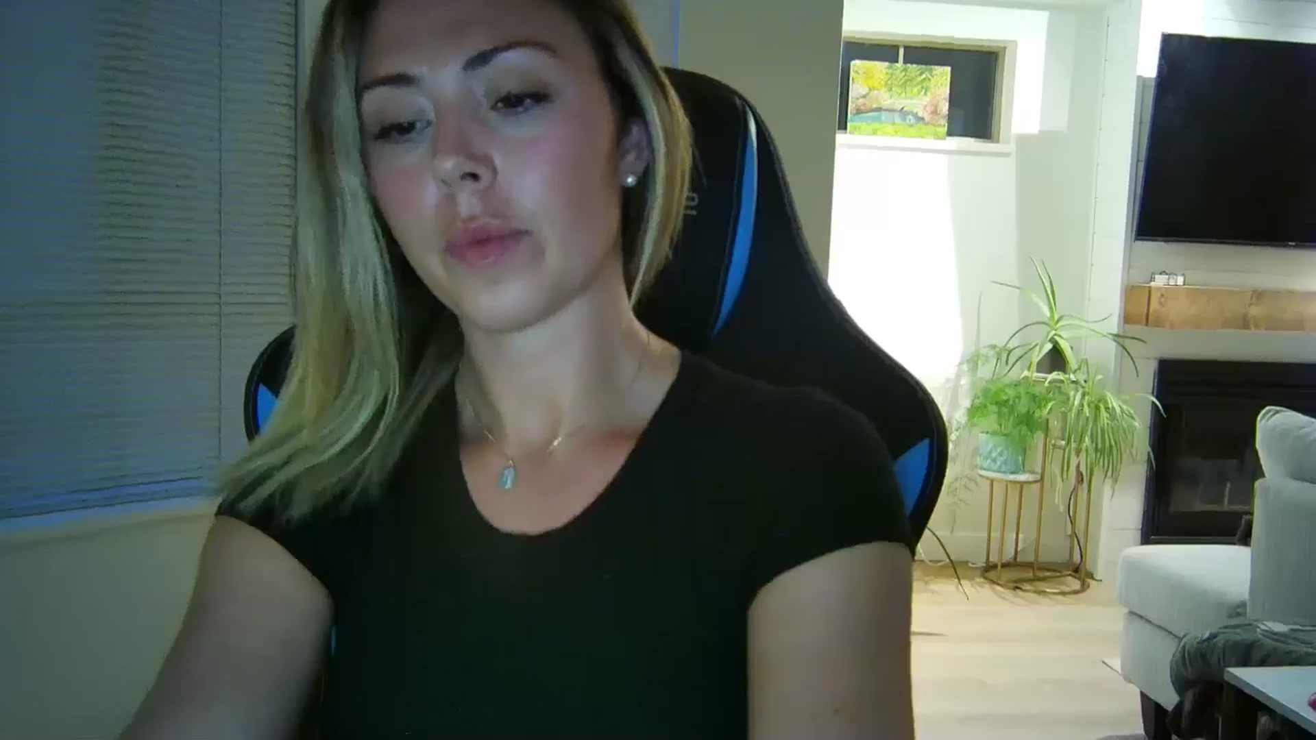 Gallery image thumbnail from Winxzyyy's myfreecams stream on, 09/01/2024, 03:35 image 10 of 20