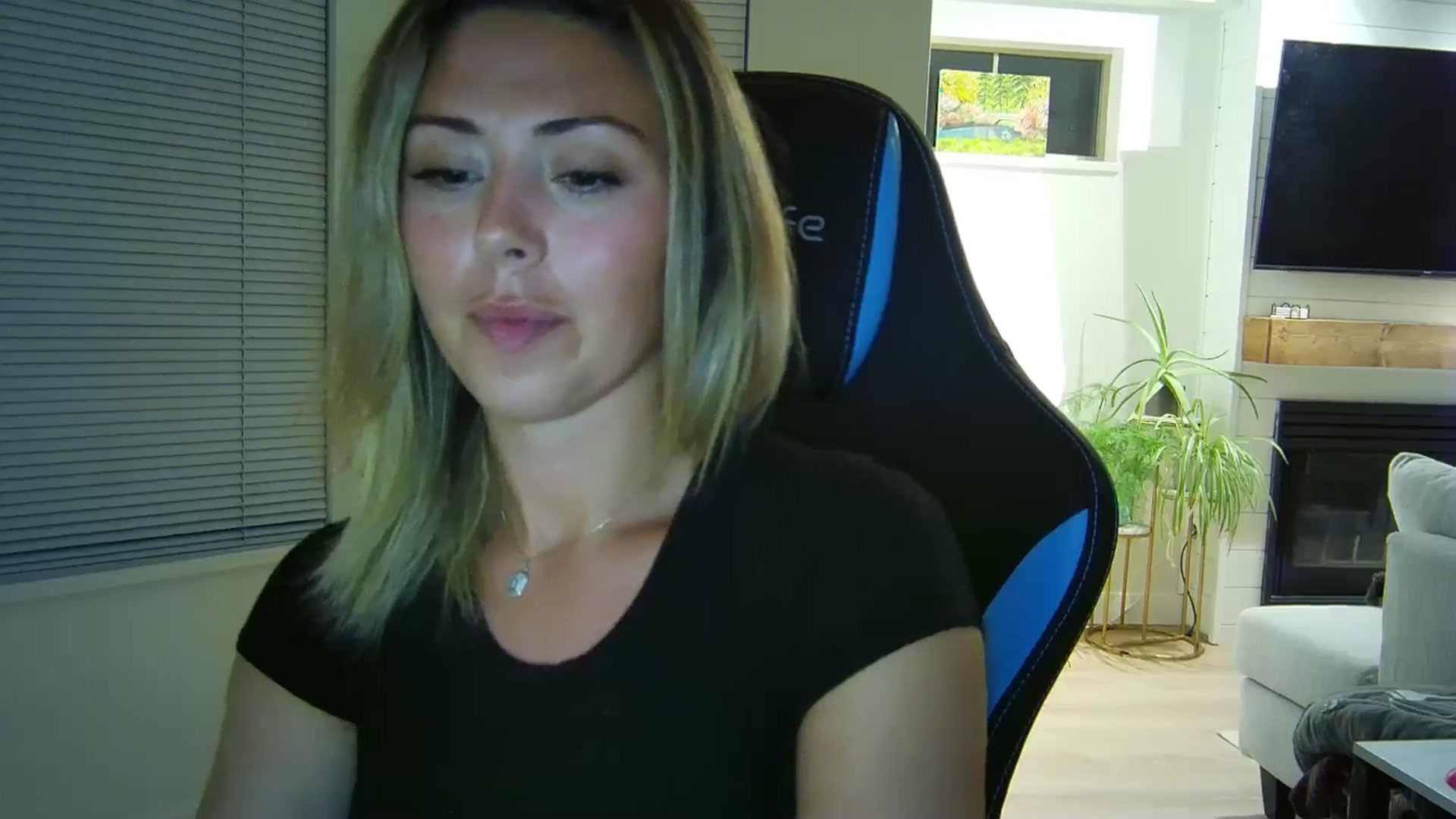 Gallery image thumbnail from Winxzyyy's myfreecams stream on, 09/01/2024, 03:35 image 17 of 20