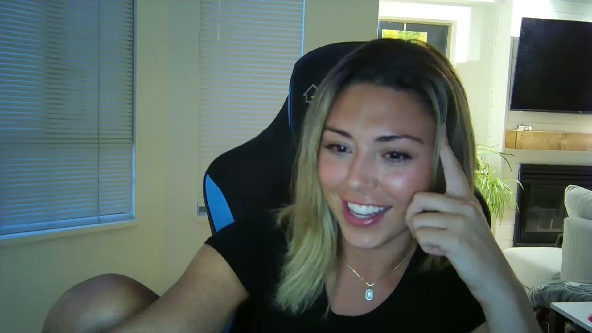 Gallery image thumbnail from Winxzyyy's myfreecams stream on, 09/01/2024, 03:35 image 7 of 20