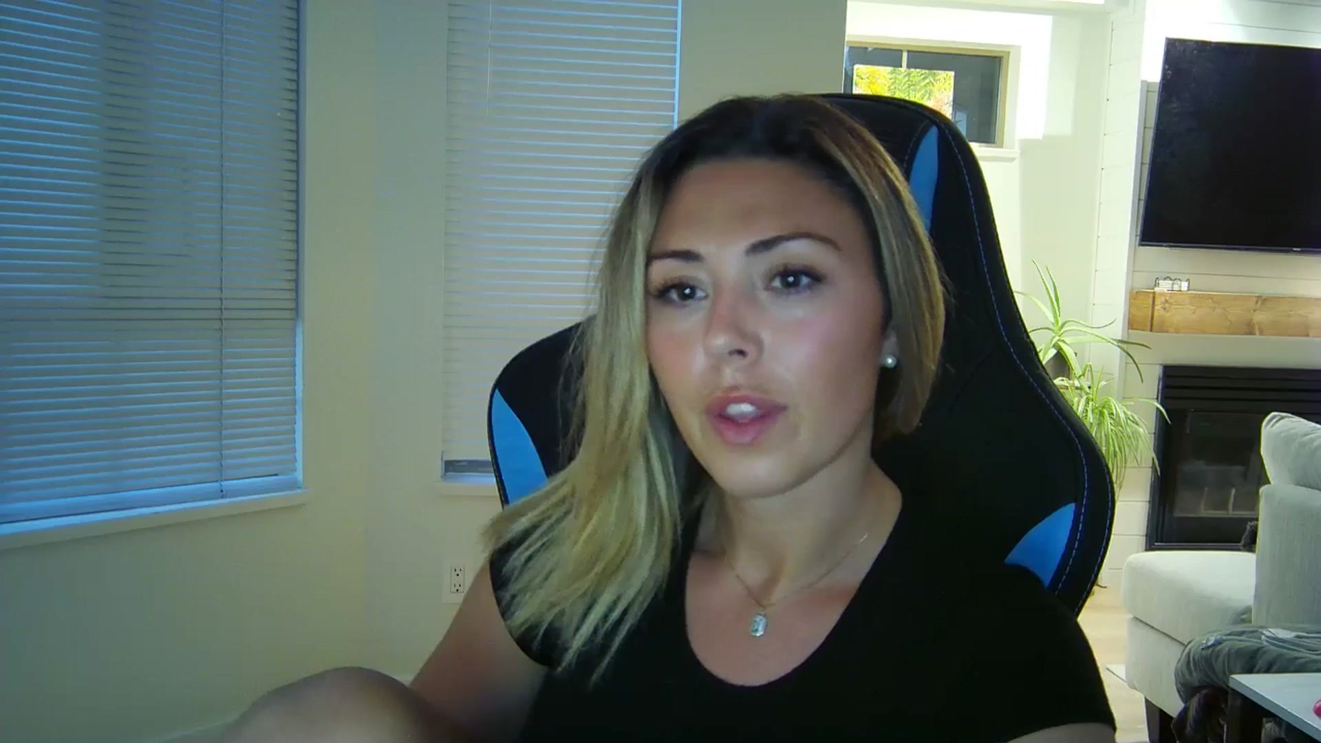 Gallery image thumbnail from Winxzyyy's myfreecams stream on, 09/01/2024, 03:35 image 6 of 20