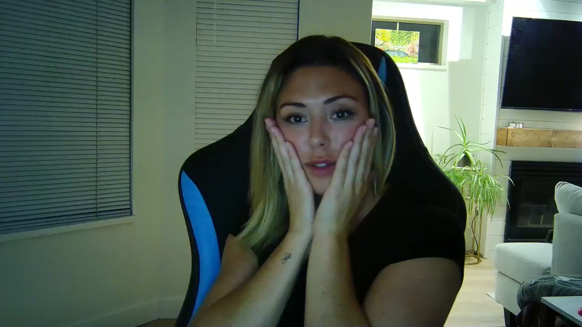 Gallery image thumbnail from Winxzyyy's myfreecams stream on, 09/01/2024, 03:35 image 16 of 20