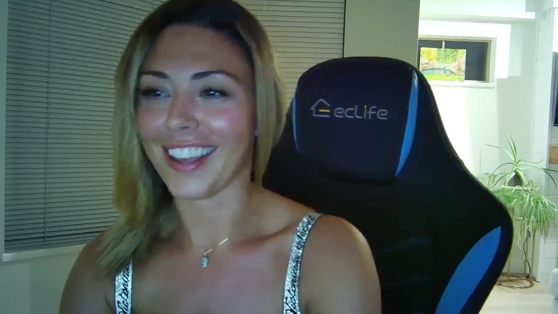 Gallery image thumbnail from Winxzyyy's myfreecams stream on, 09/01/2024, 04:18 image 19 of 20