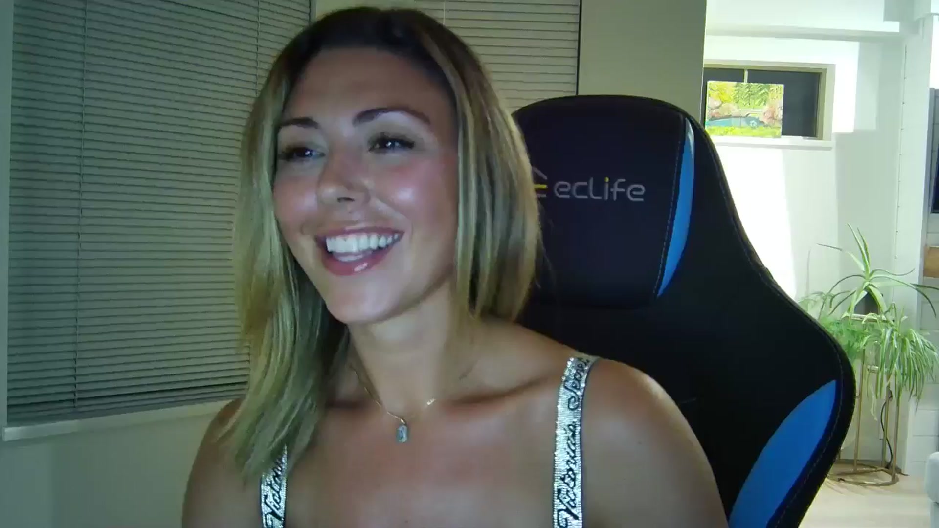 Gallery image thumbnail from Winxzyyy's myfreecams stream on, 09/01/2024, 04:18 image 18 of 20