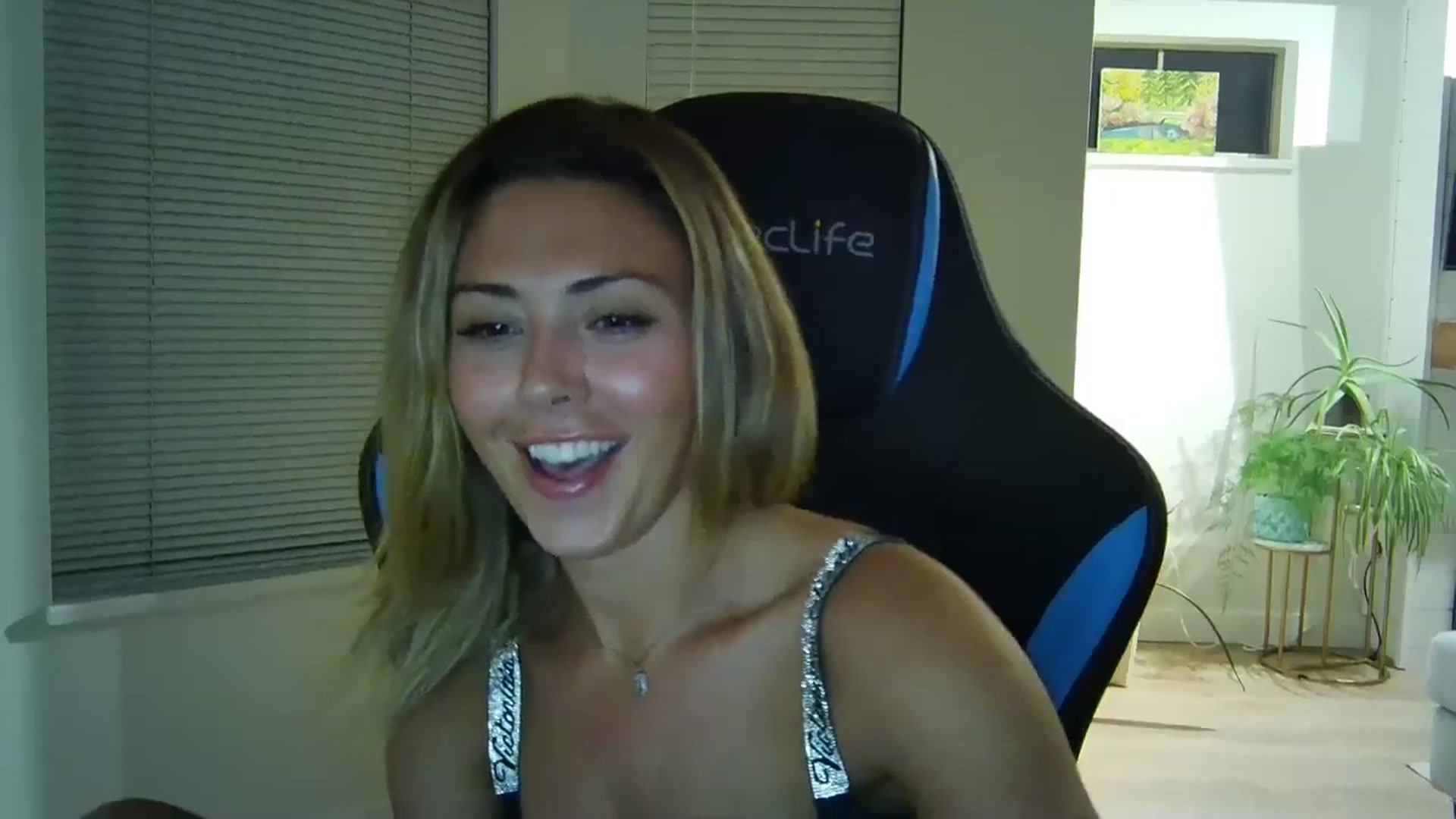Gallery image thumbnail from Winxzyyy's myfreecams stream on, 09/01/2024, 06:08 image 6 of 20