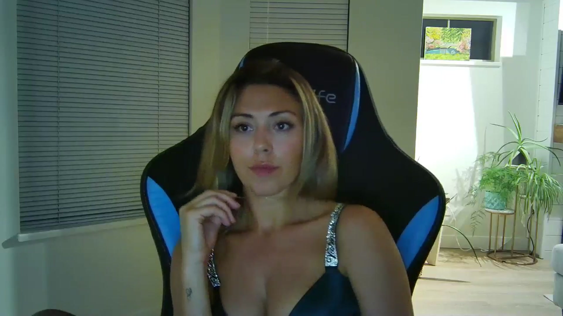 Gallery image thumbnail from Winxzyyy's myfreecams stream on, 09/01/2024, 06:08 image 4 of 20