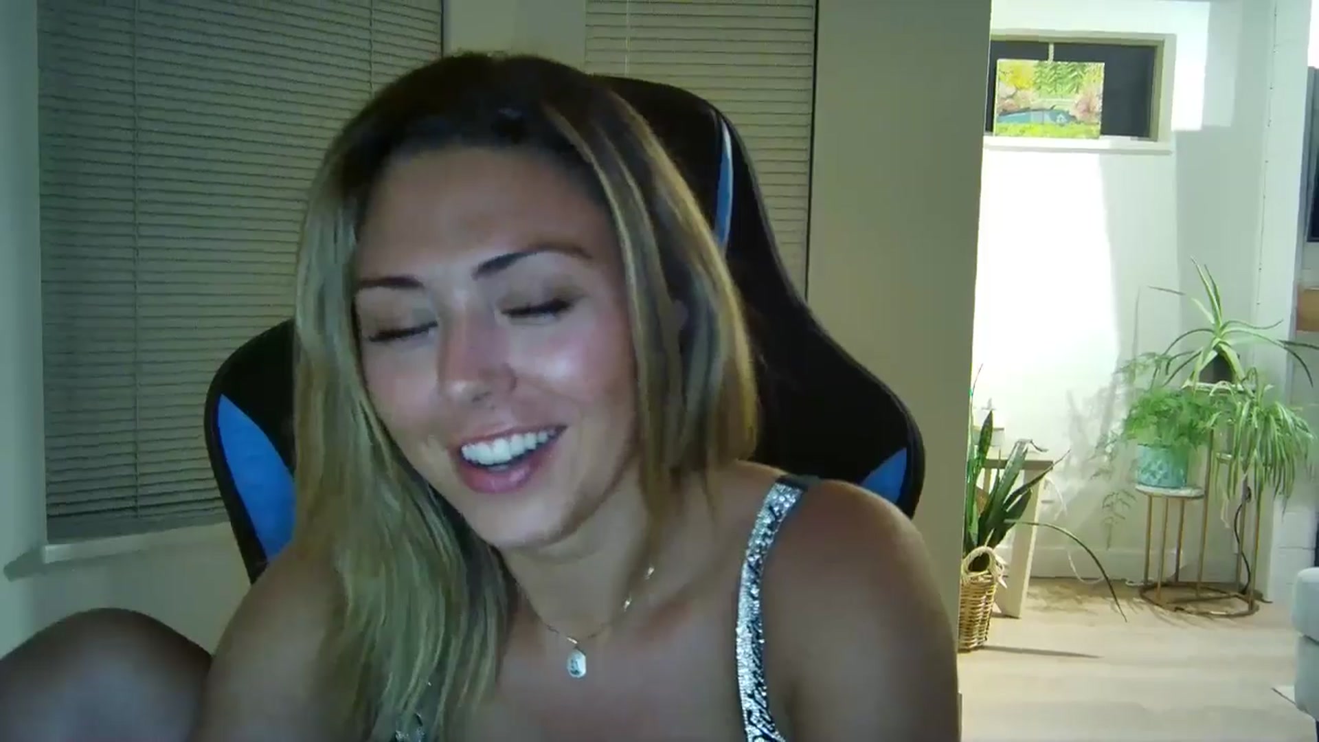 Gallery image thumbnail from Winxzyyy's myfreecams stream on, 09/01/2024, 06:08 image 14 of 20