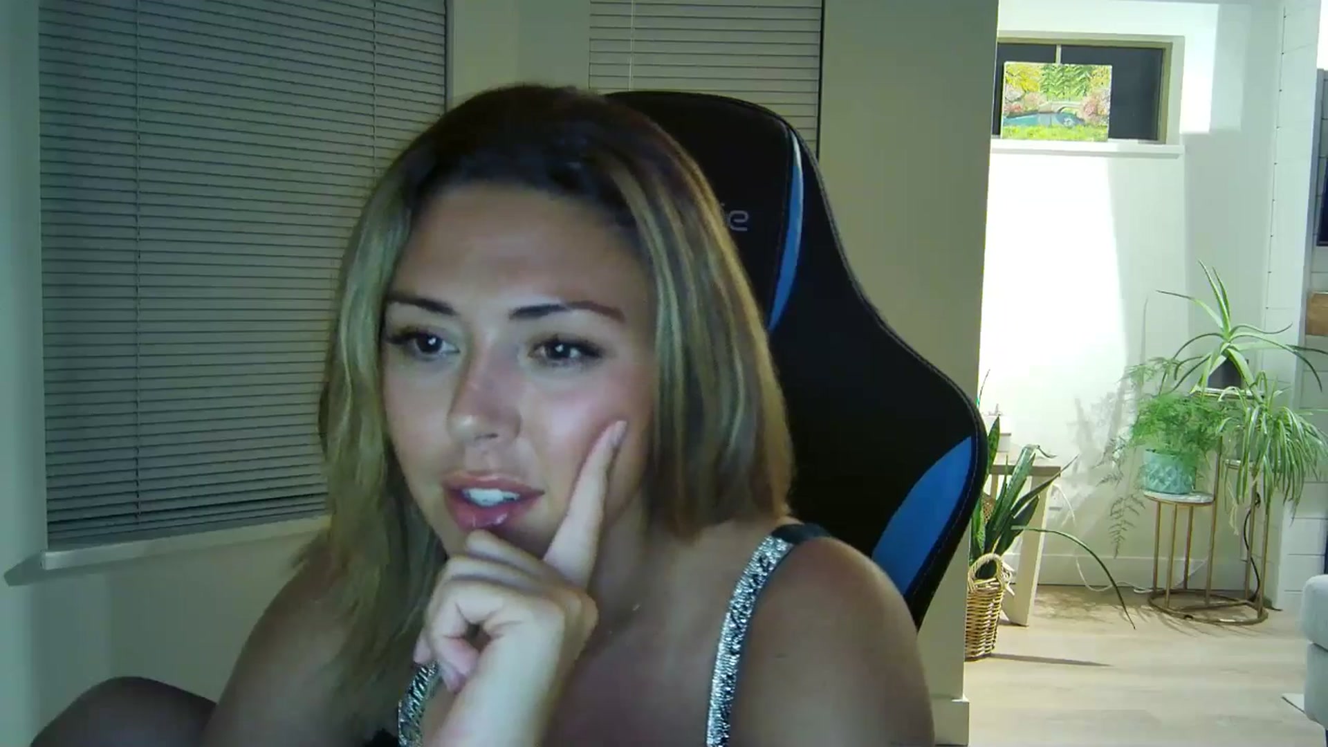 Gallery image thumbnail from Winxzyyy's myfreecams stream on, 09/01/2024, 06:08 image 2 of 20