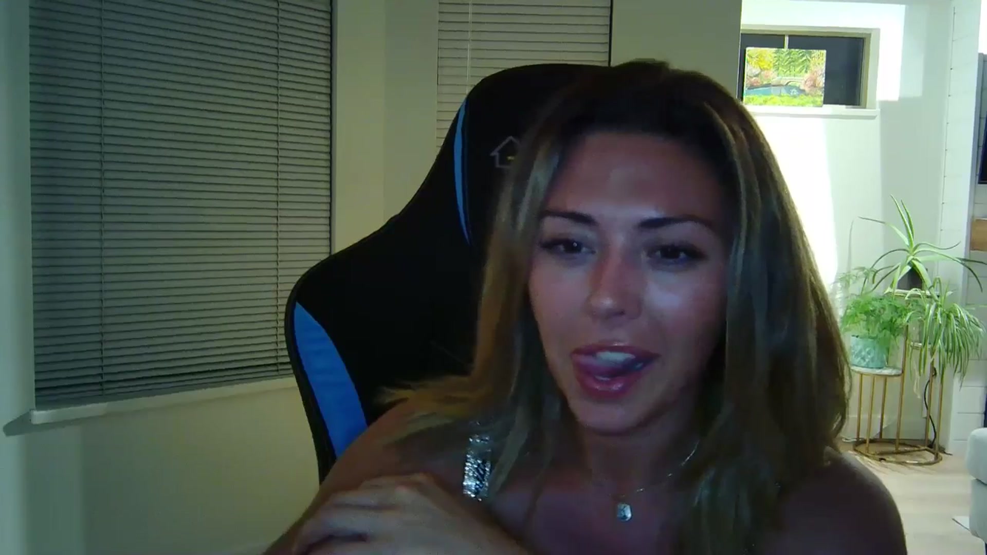 Gallery image thumbnail from Winxzyyy's myfreecams stream on, 09/01/2024, 06:08 image 9 of 20