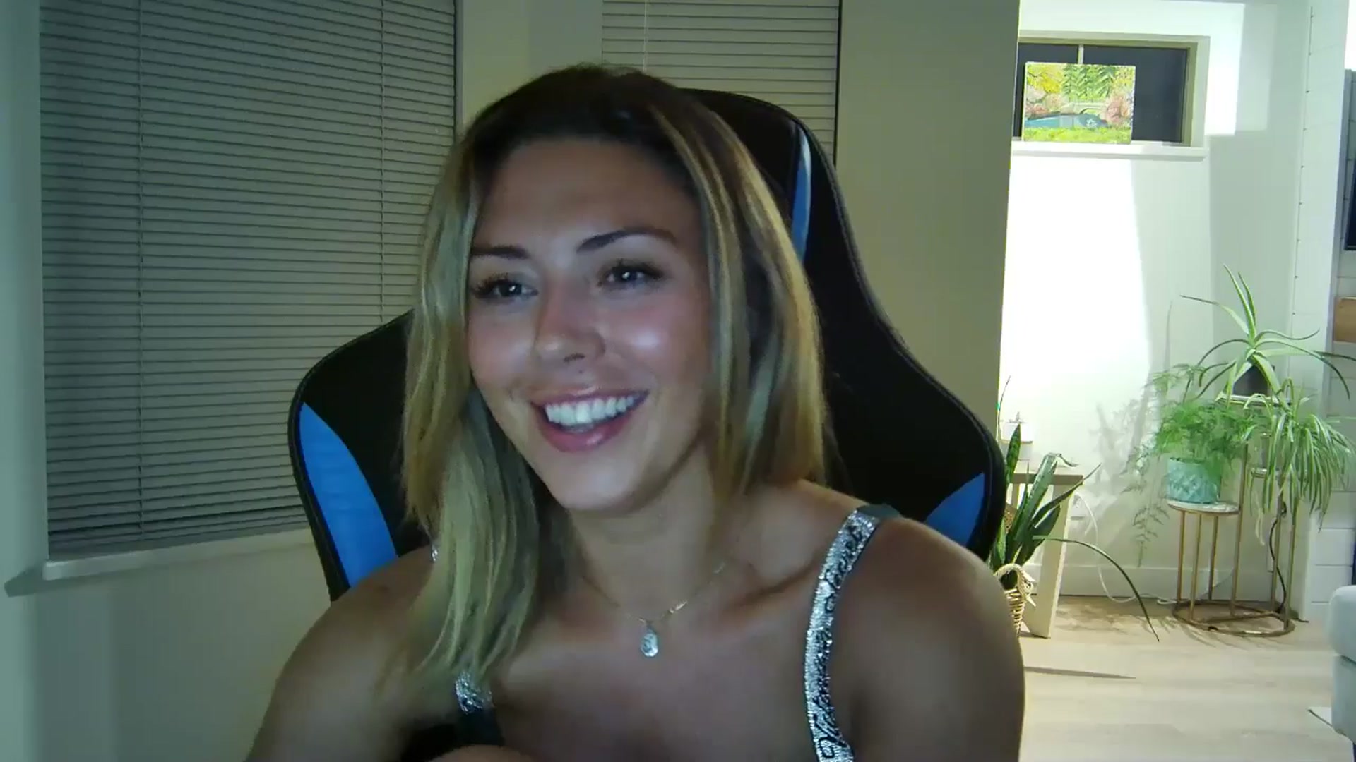Gallery image thumbnail from Winxzyyy's myfreecams stream on, 09/01/2024, 06:08 image 15 of 20