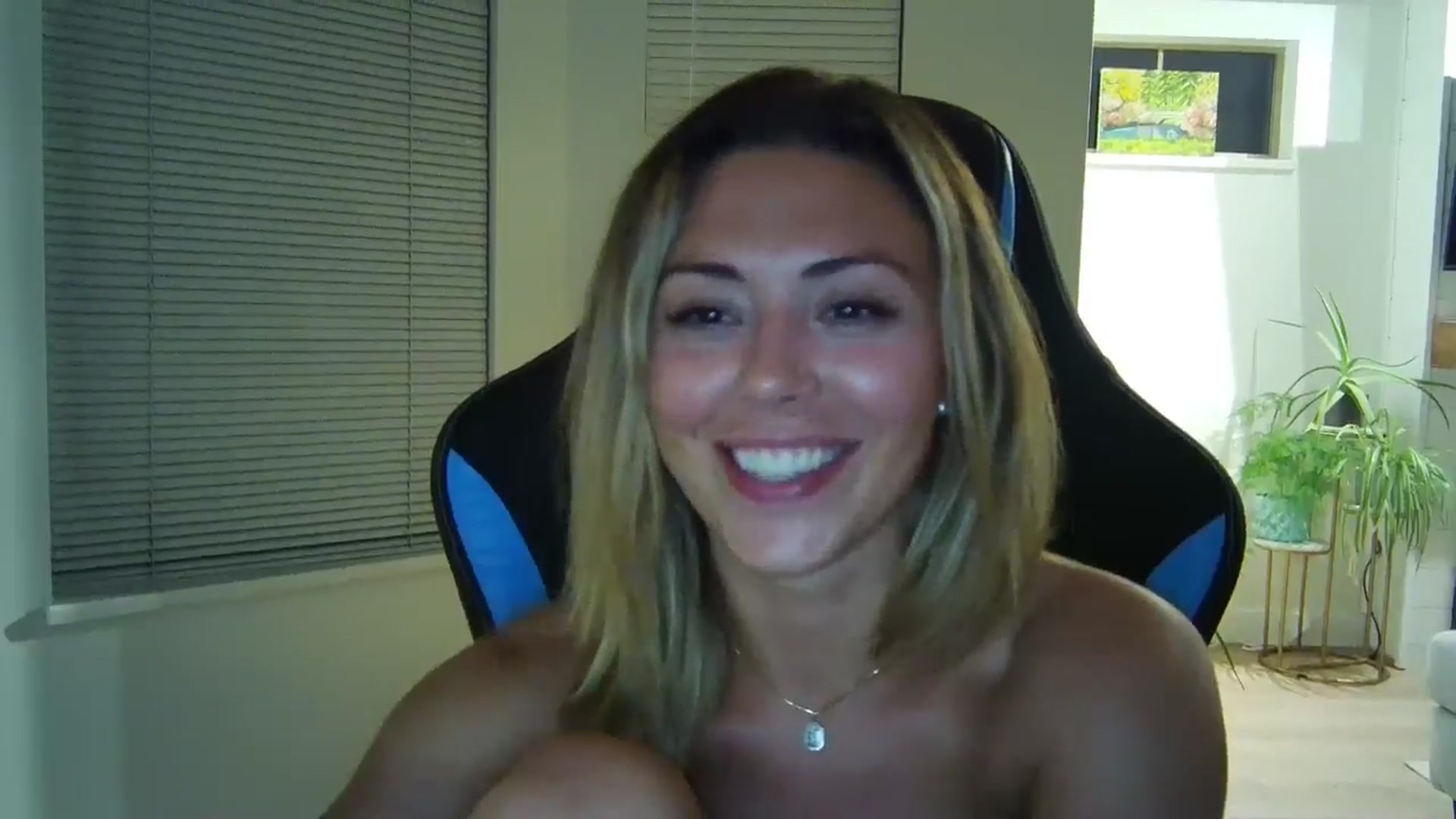 Gallery image thumbnail from Winxzyyy's myfreecams stream on, 09/01/2024, 06:49 image 9 of 20