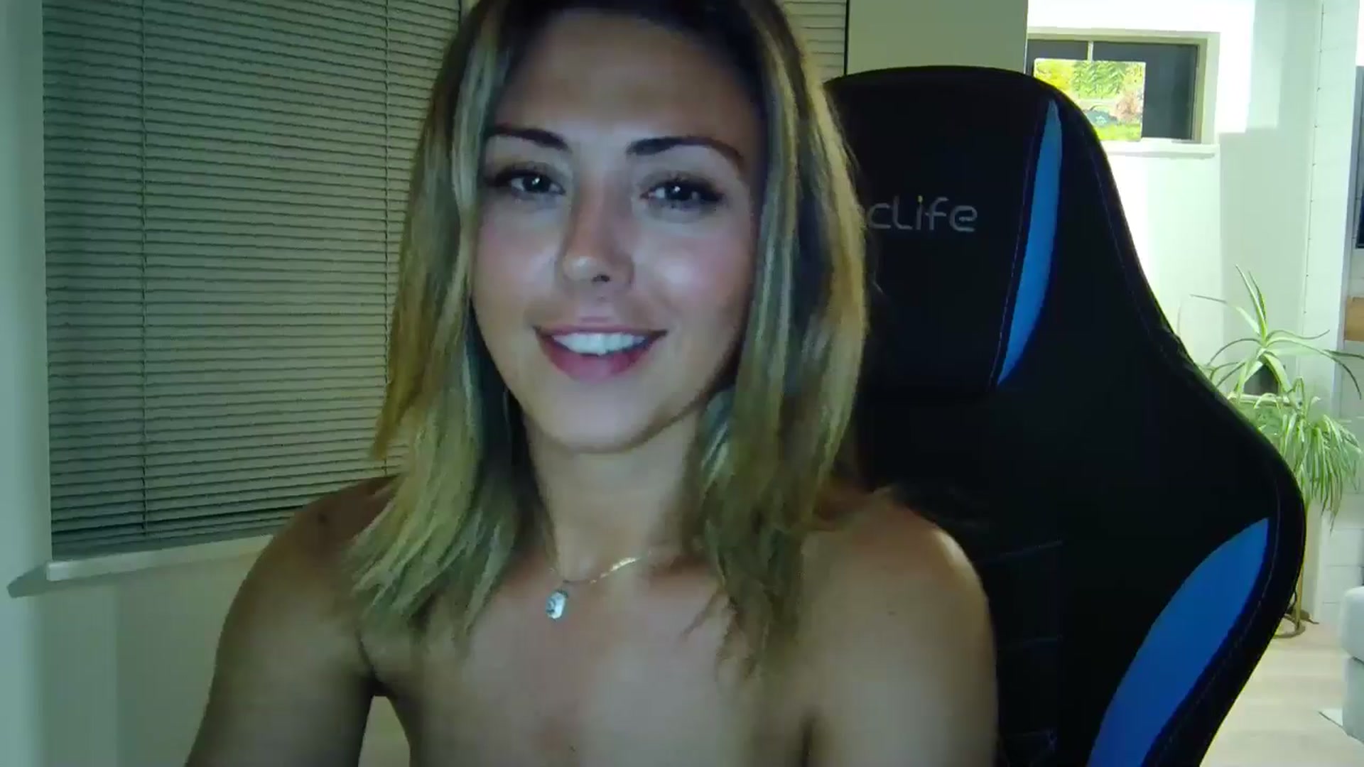 Gallery image thumbnail from Winxzyyy's myfreecams stream on, 09/01/2024, 06:49 image 16 of 20