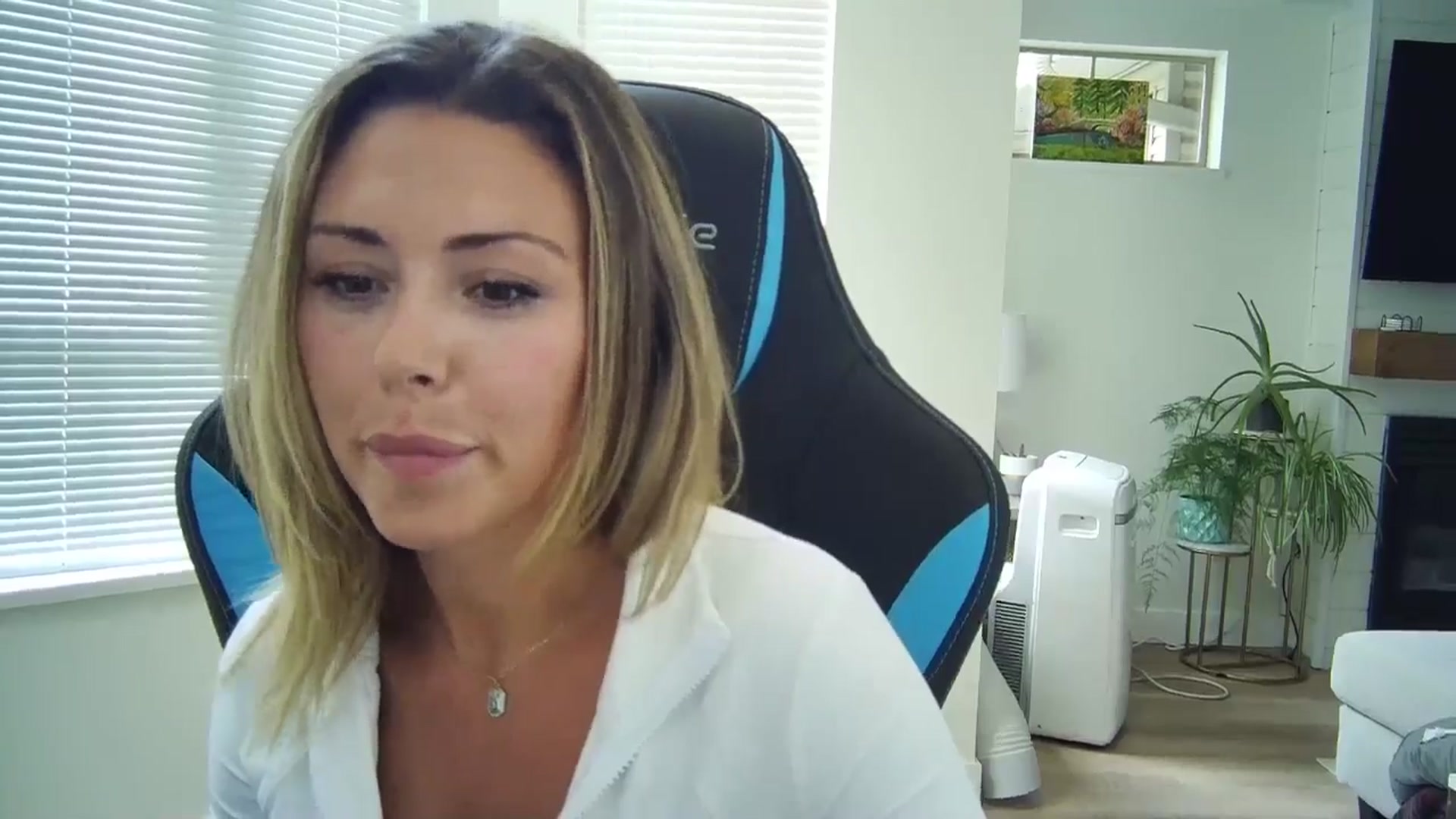 Gallery image thumbnail from Winxzyyy's myfreecams stream on, 09/01/2024, 21:42 image 17 of 20