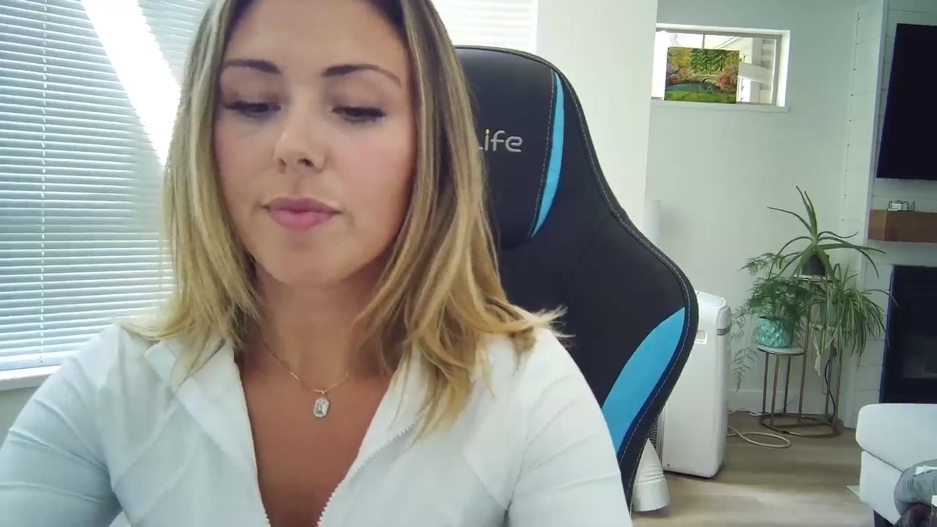 Gallery image thumbnail from Winxzyyy's myfreecams stream on, 09/01/2024, 21:42 image 5 of 20