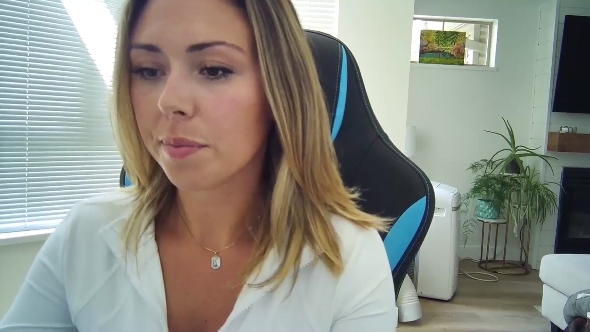 Gallery image thumbnail from Winxzyyy's myfreecams stream on, 09/01/2024, 21:42 image 10 of 20