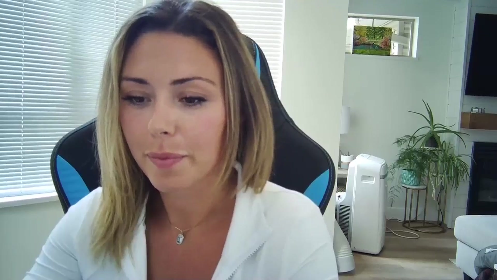 Gallery image thumbnail from Winxzyyy's myfreecams stream on, 09/01/2024, 21:42 image 15 of 20