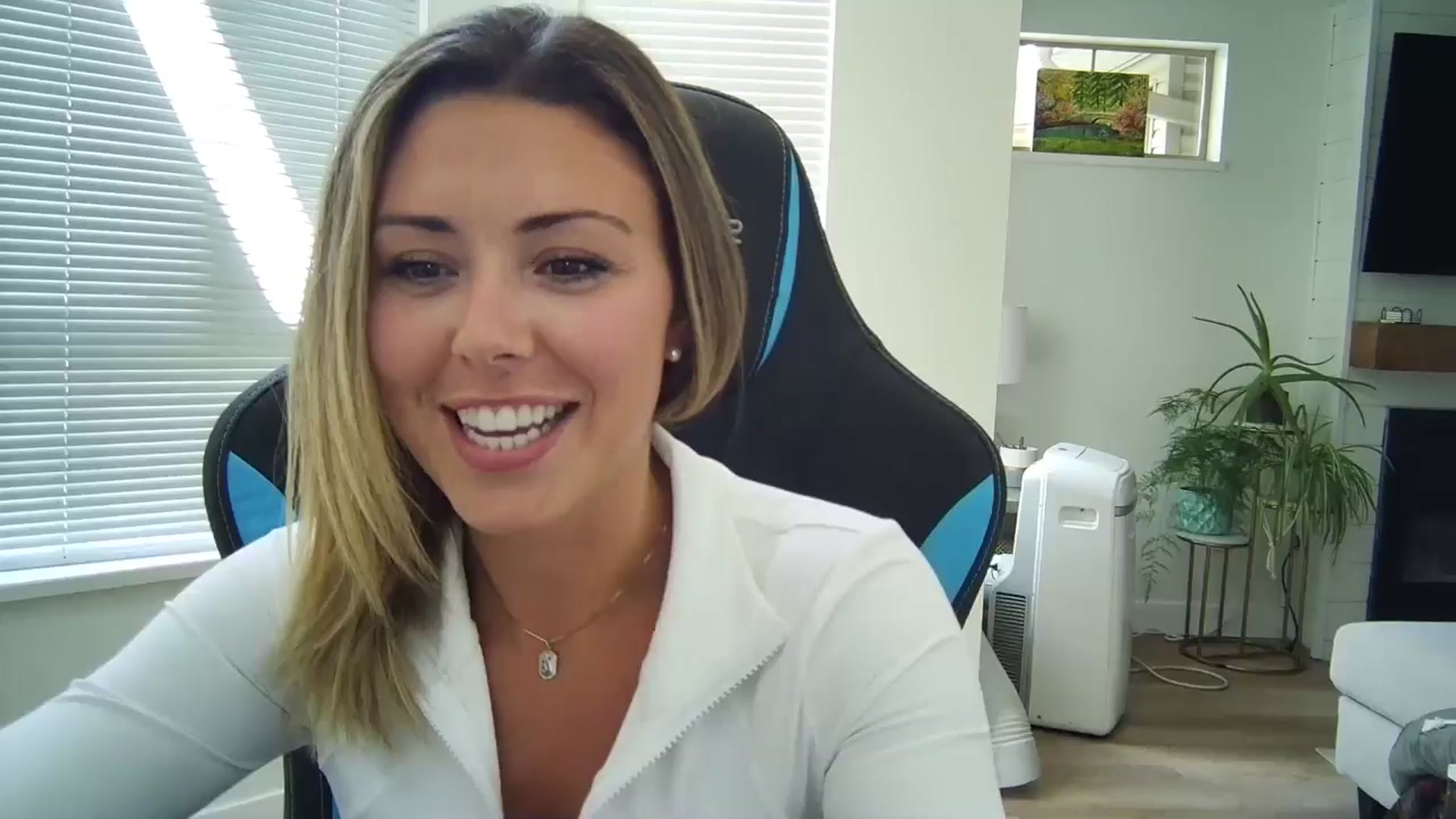 Gallery image thumbnail from Winxzyyy's myfreecams stream on, 09/01/2024, 21:42 image 4 of 20