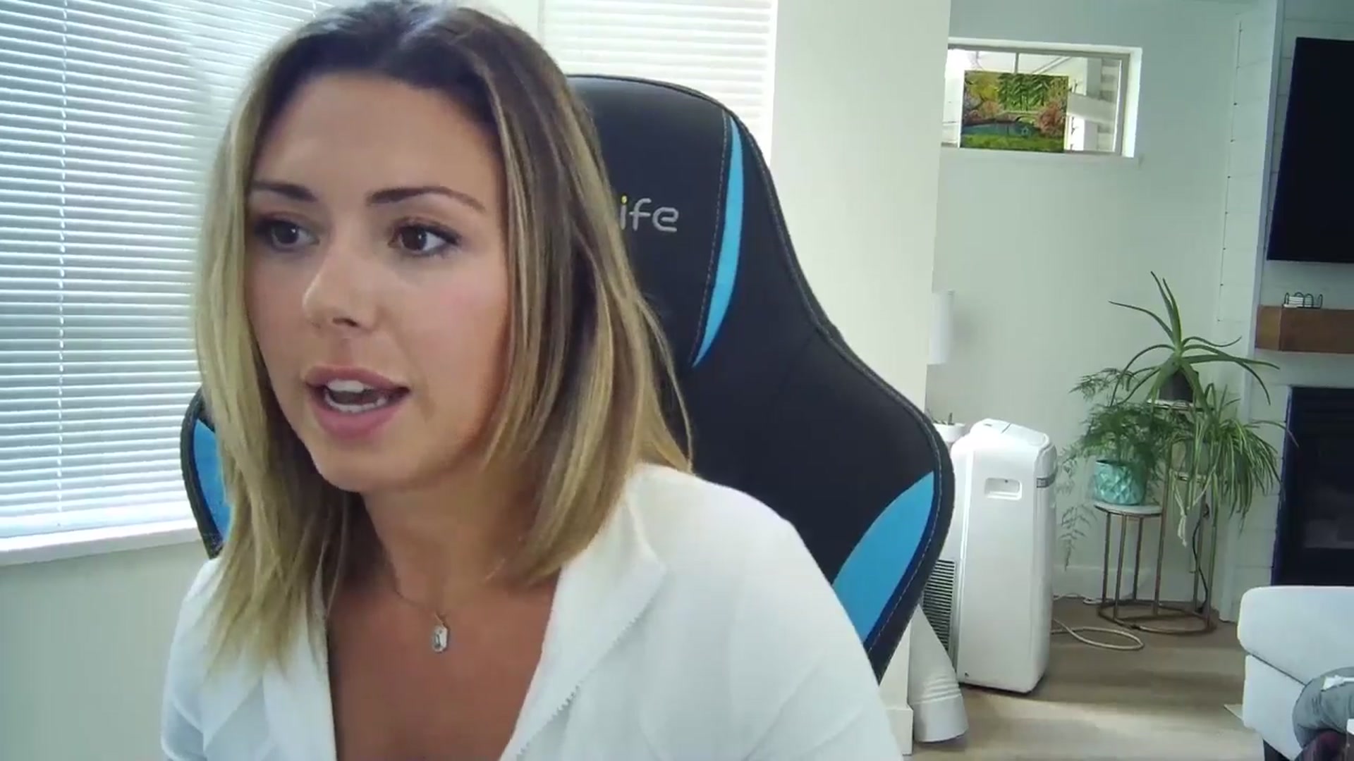 Gallery image thumbnail from Winxzyyy's myfreecams stream on, 09/01/2024, 21:42 image 16 of 20