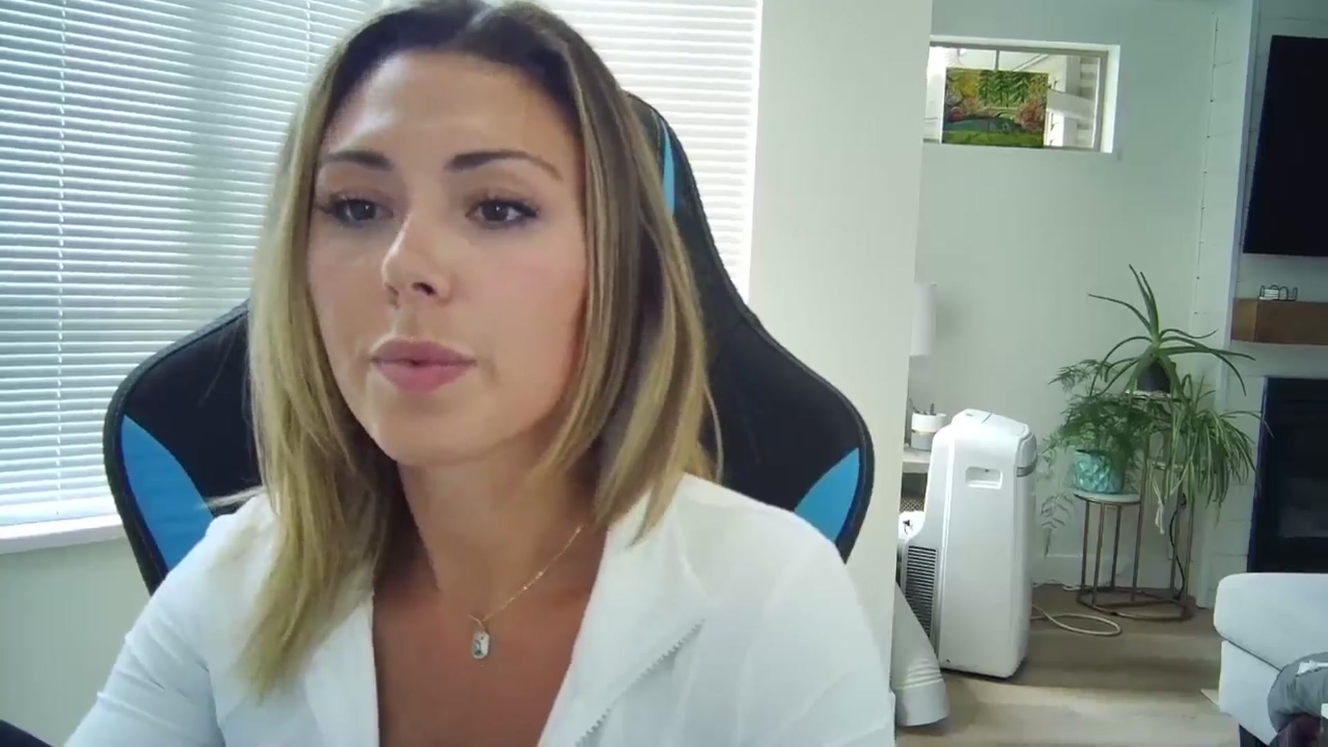 Gallery image thumbnail from Winxzyyy's myfreecams stream on, 09/01/2024, 21:42 image 18 of 20