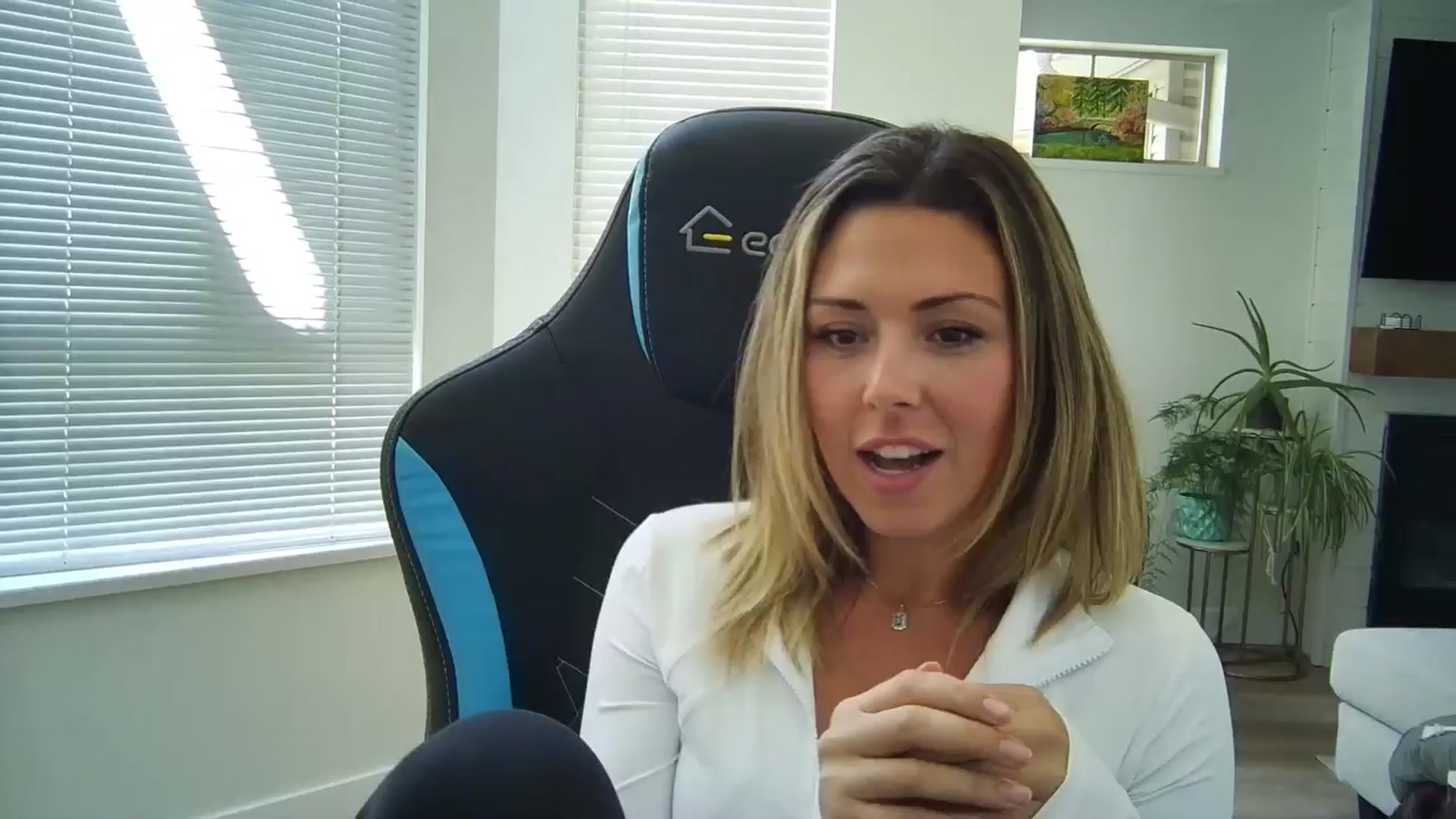 Gallery image thumbnail from Winxzyyy's myfreecams stream on, 09/01/2024, 21:42 image 3 of 20
