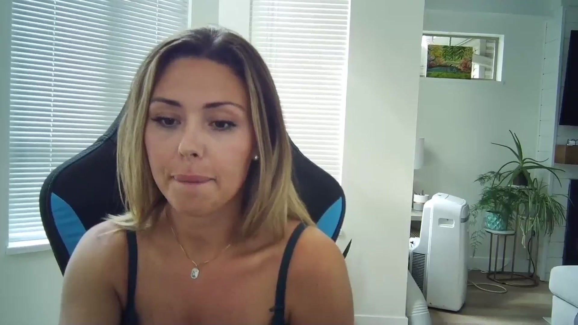 Gallery image thumbnail from Winxzyyy's myfreecams stream on, 09/01/2024, 23:22 image 13 of 20