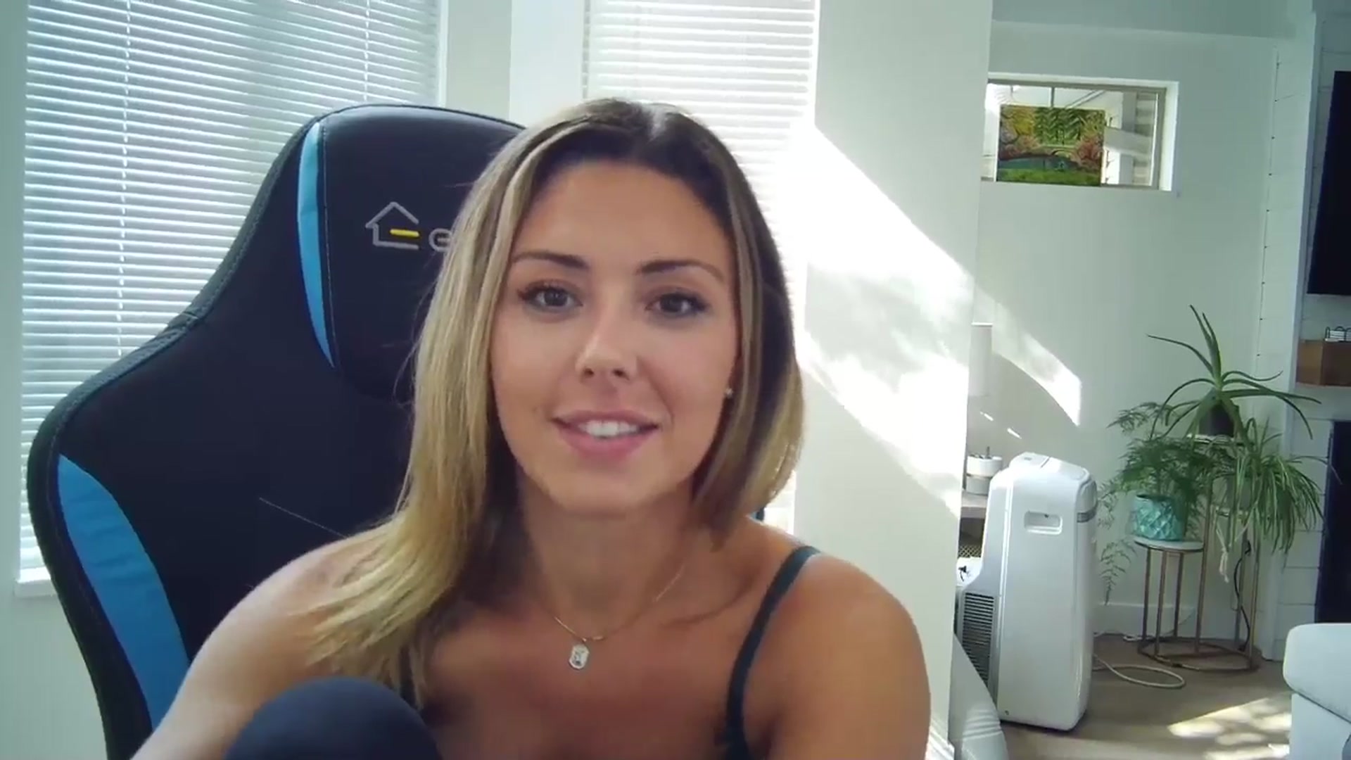 Gallery image thumbnail from Winxzyyy's myfreecams stream on, 09/01/2024, 23:22 image 15 of 20