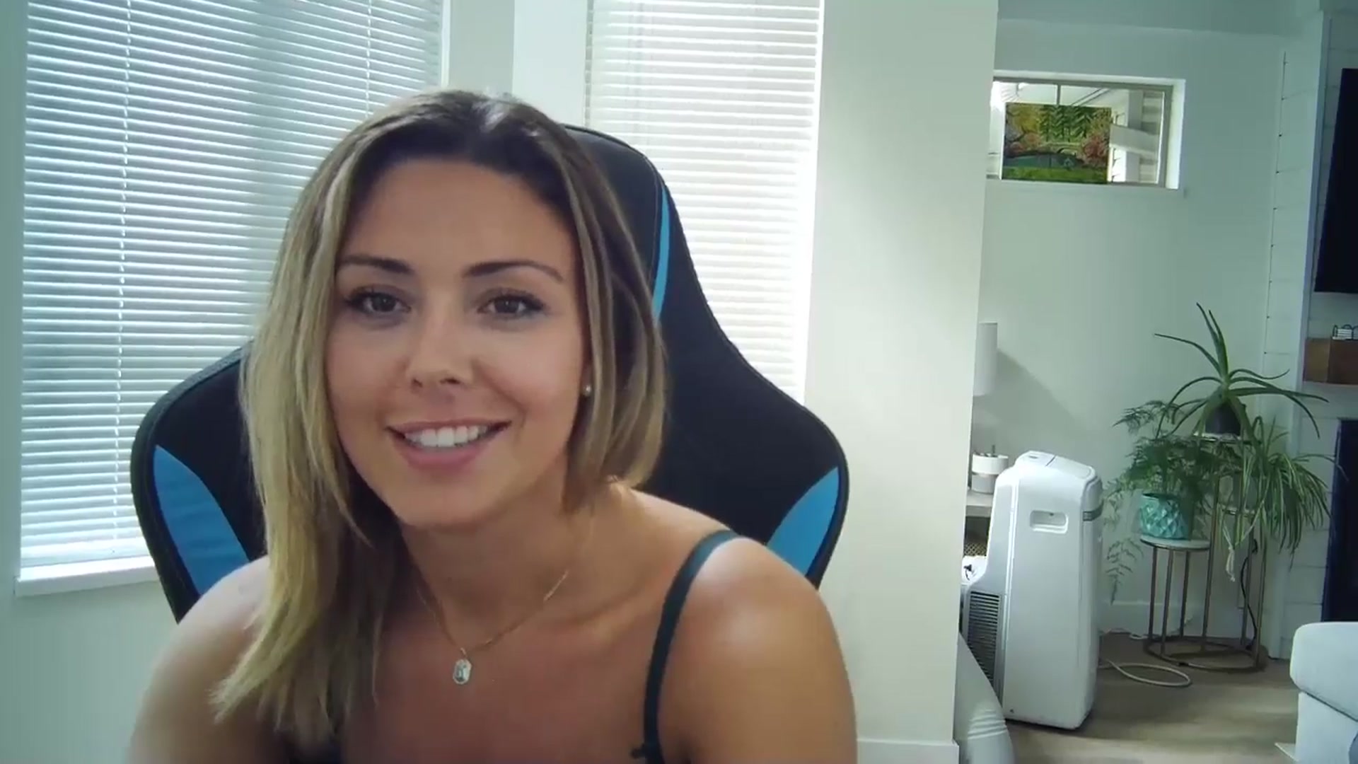 Gallery image thumbnail from Winxzyyy's myfreecams stream on, 09/01/2024, 23:22 image 14 of 20