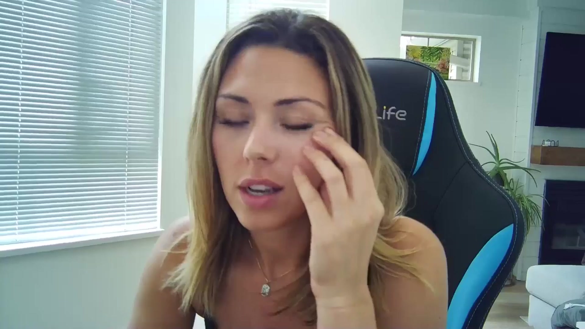 Gallery image thumbnail from Winxzyyy's myfreecams stream on, 09/01/2024, 23:22 image 7 of 20