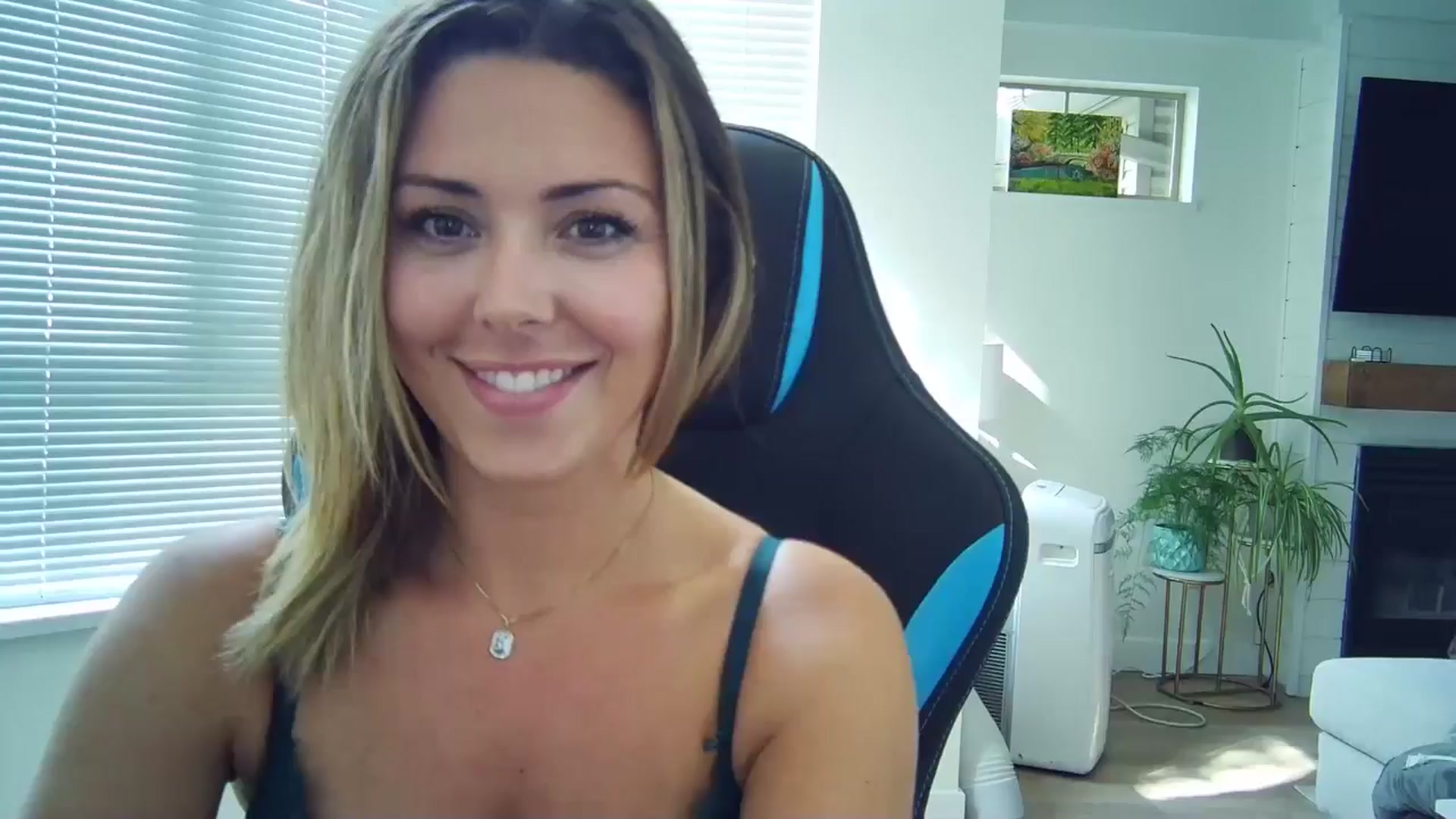 Gallery image thumbnail from Winxzyyy's myfreecams stream on, 09/01/2024, 23:22 image 11 of 20
