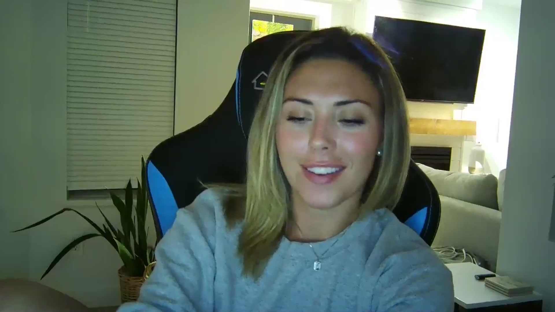 Gallery image thumbnail from Winxzyyy's myfreecams stream on, 09/03/2024, 06:27 image 6 of 20