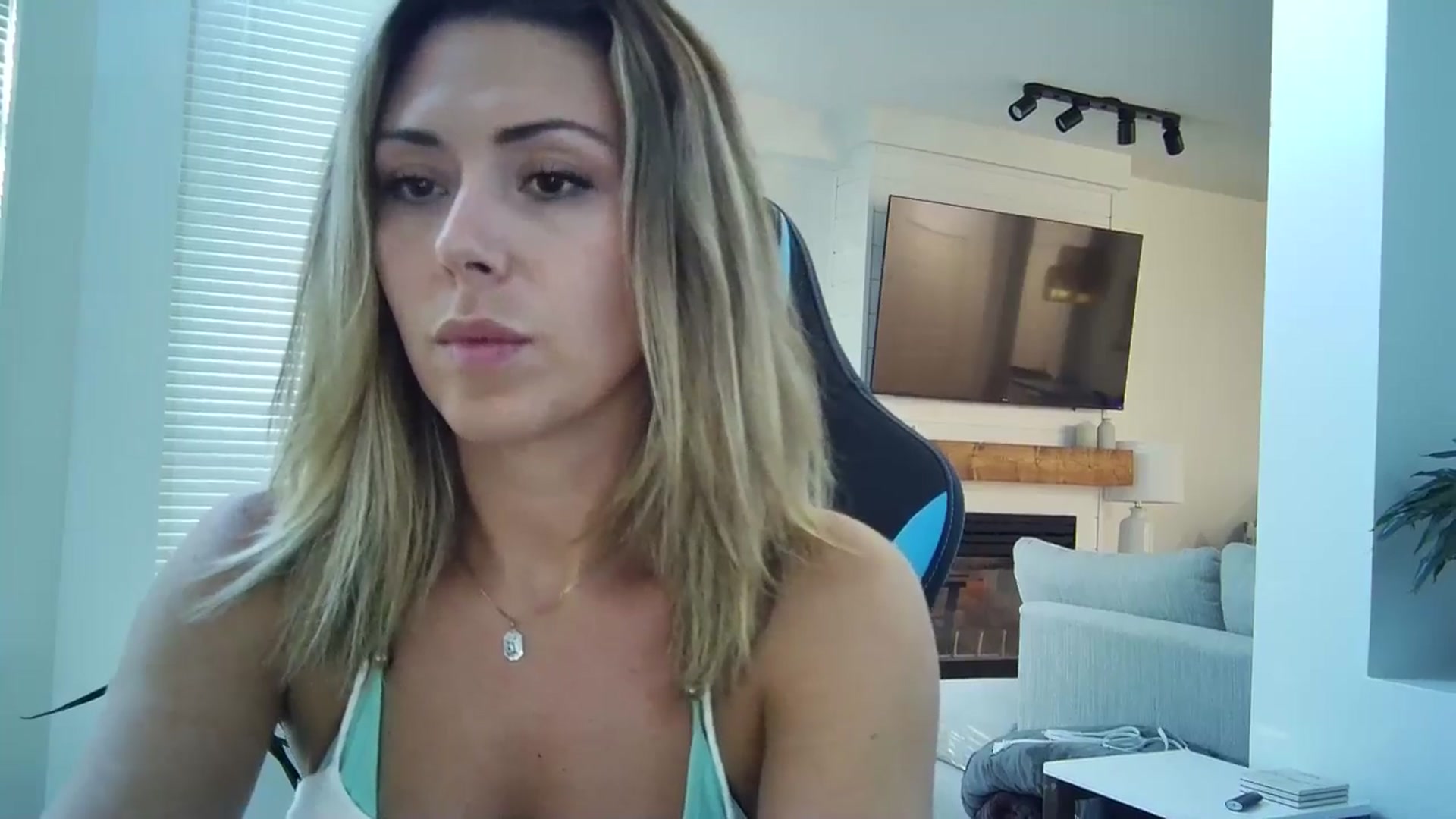 Gallery image thumbnail from Winxzyyy's myfreecams stream on, 09/05/2024, 02:04 image 4 of 20