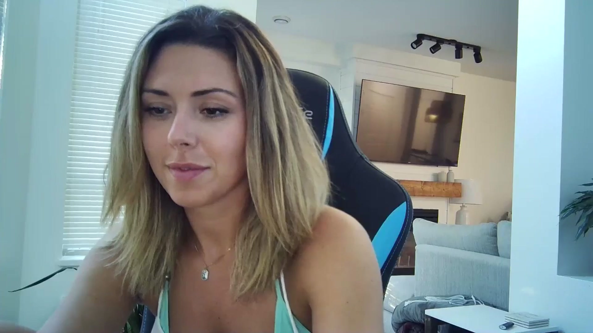 Gallery image thumbnail from Winxzyyy's myfreecams stream on, 09/05/2024, 02:04 image 11 of 20